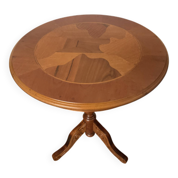 Side table or end table in solid wood with marquetry top.