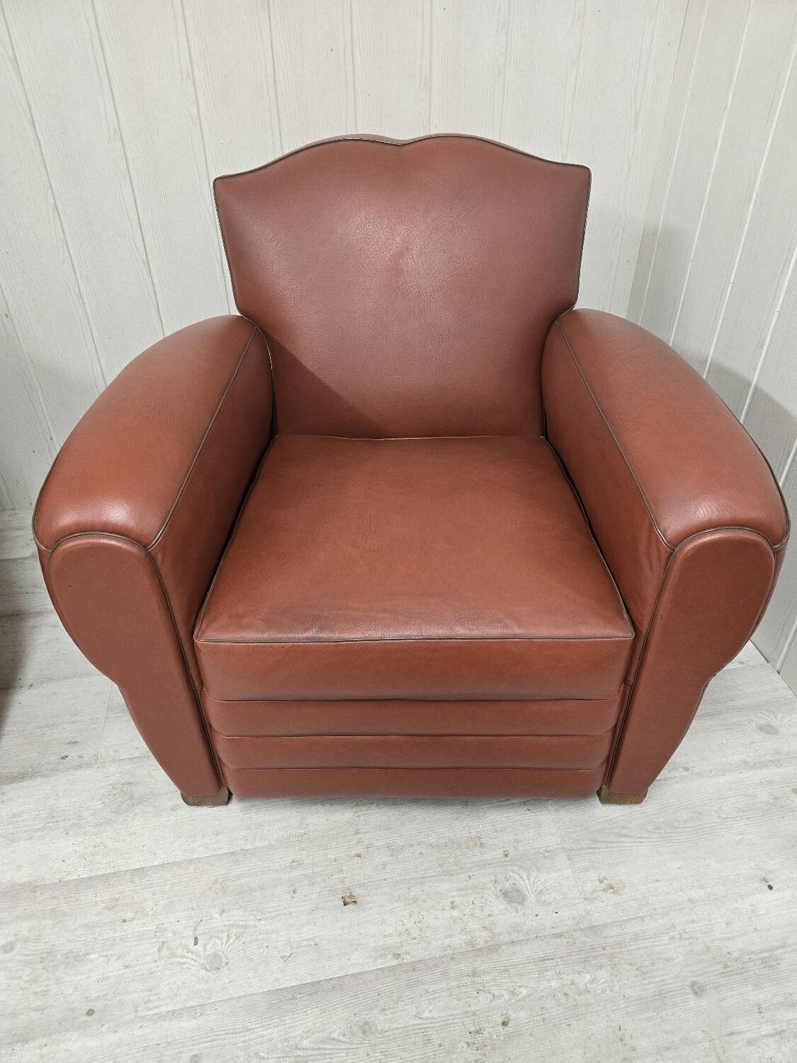 Ergy club chair