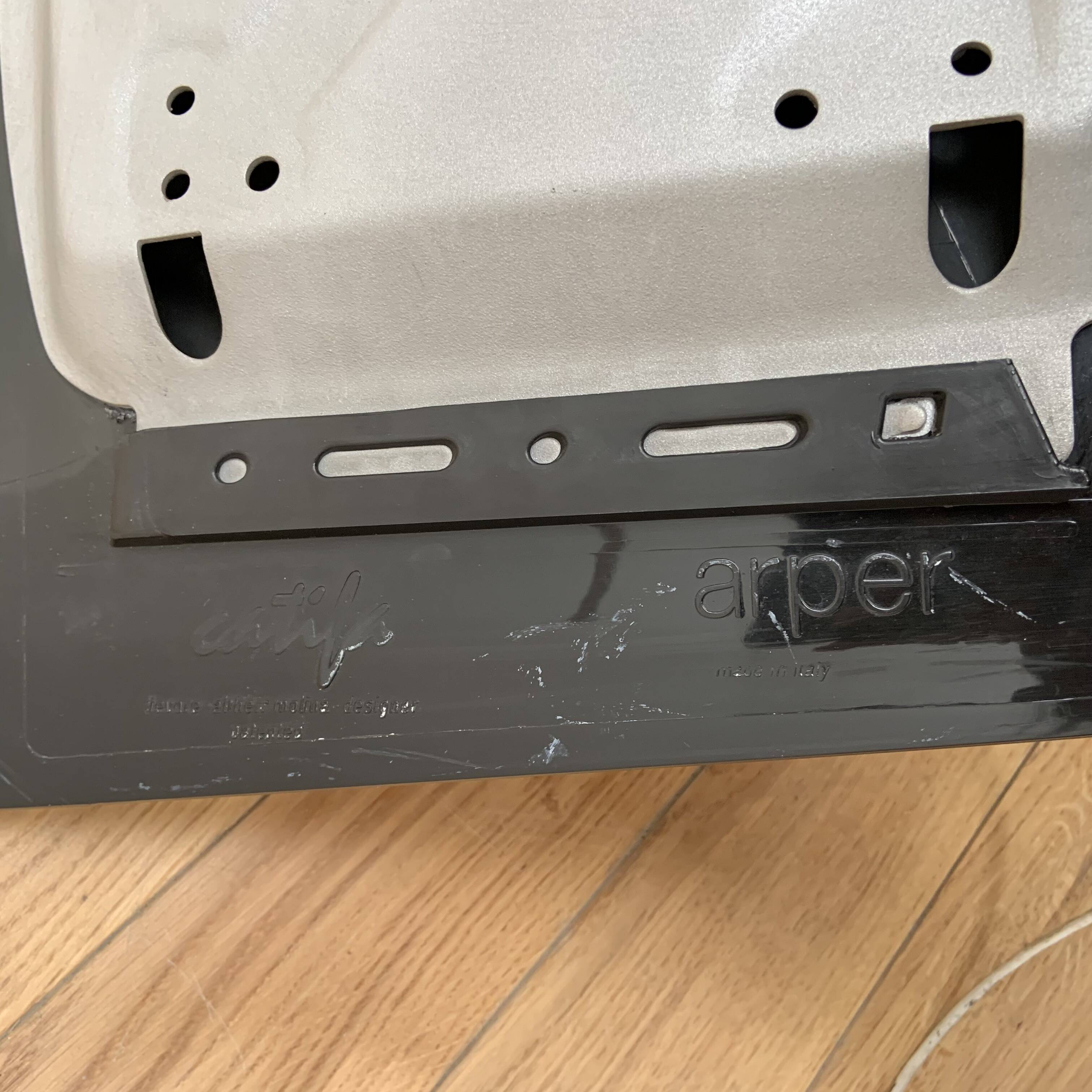 Pair of Catifa 46 chairs, Arper