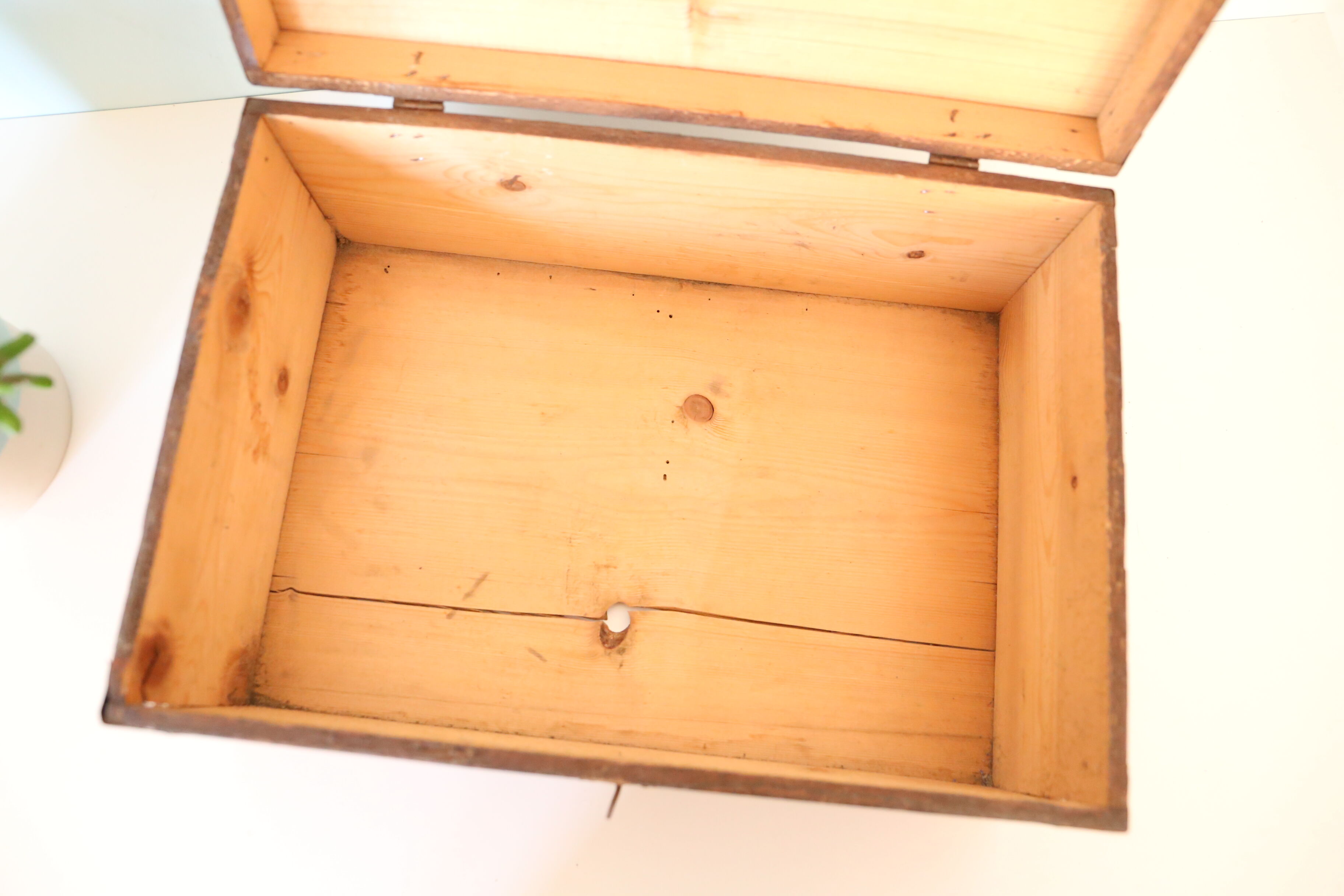 Wooden pre-war box with metal handle