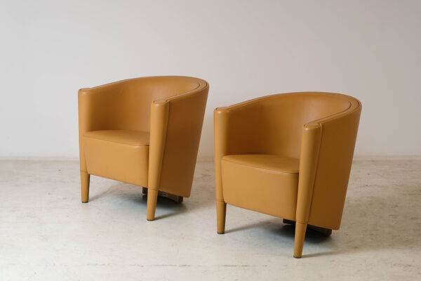 Paire de fauteuils cuir ''Rich'' par Antonio Citterio édition Moroso 1989