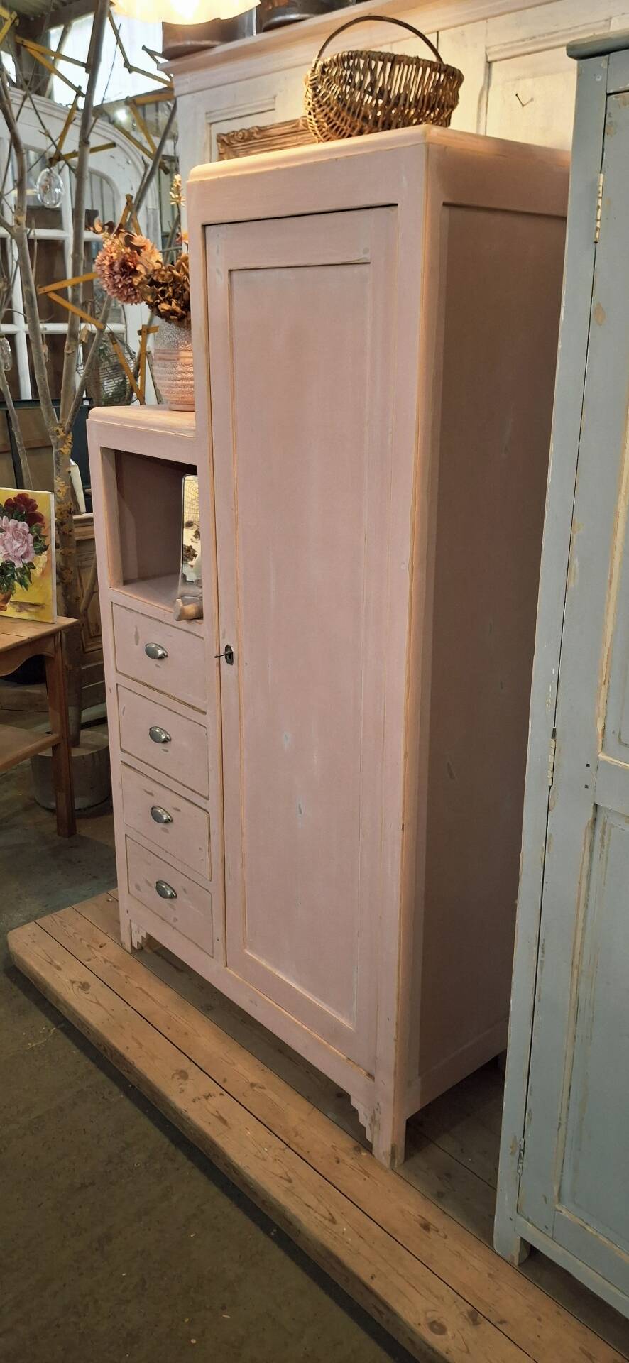 Asymmetrical wardrobe