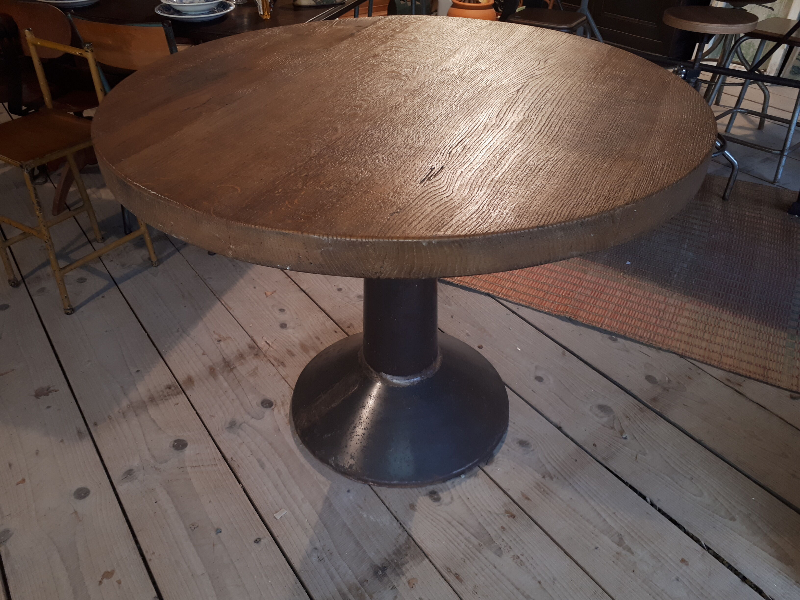 Round table