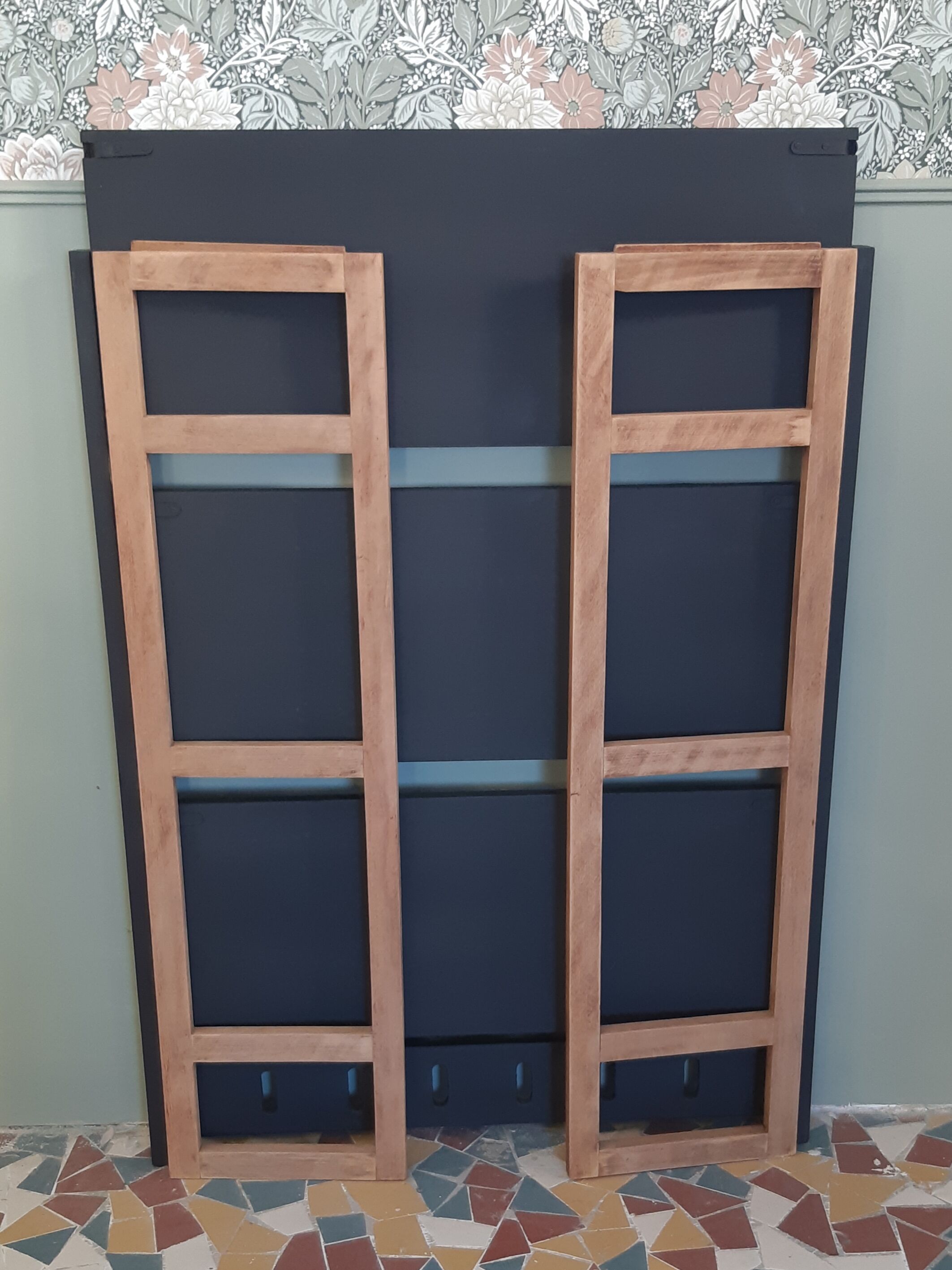 Bookseer folding shelf