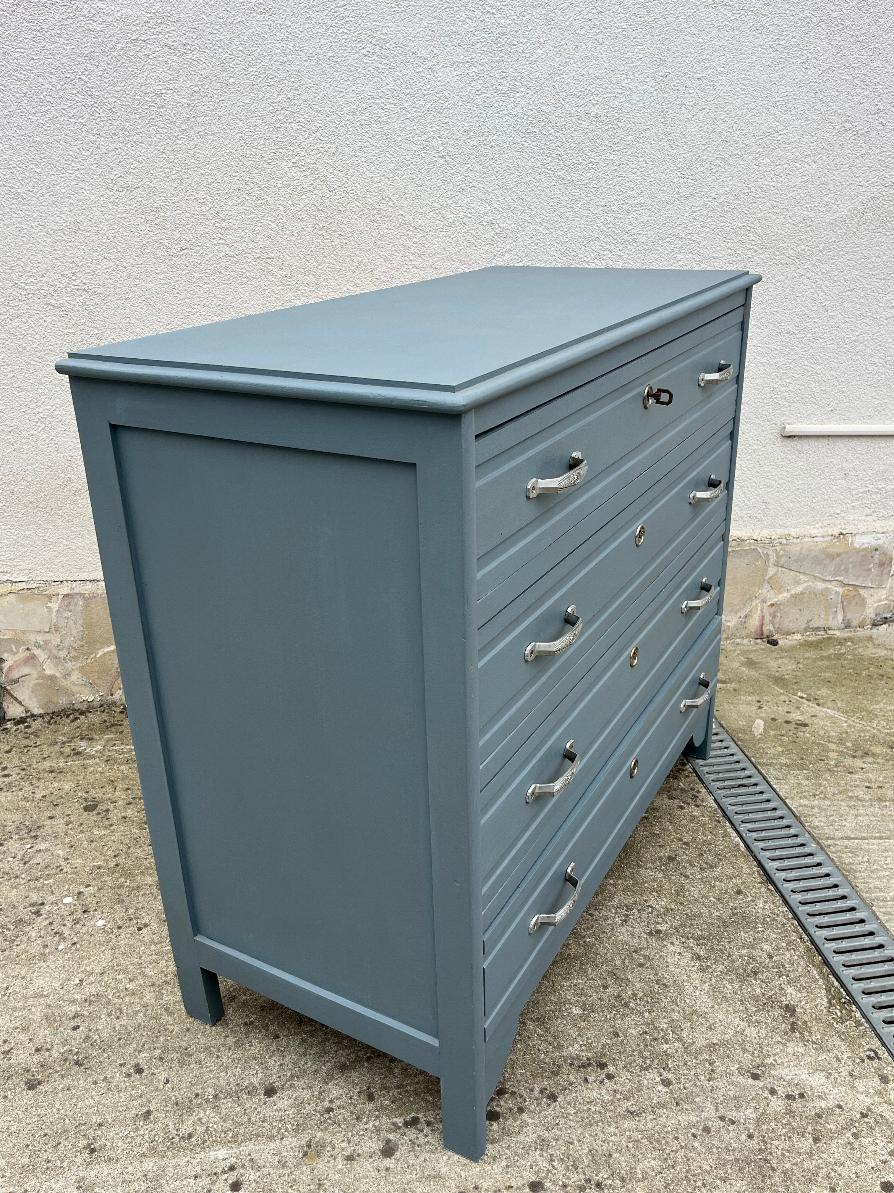 Vintage Art Deco chest of drawers