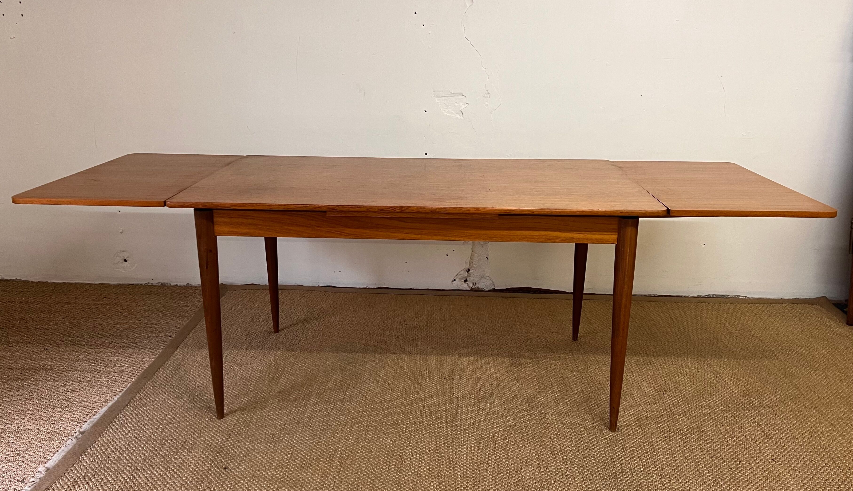 Vintage extendable table