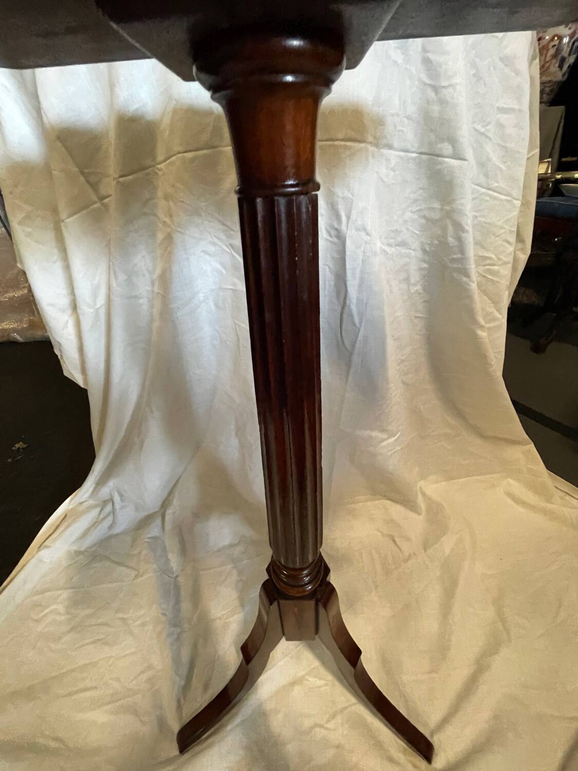 19th century mahogany pedestal table