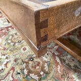 Table basse et bouts de canapés de style Louis XIII en parquet