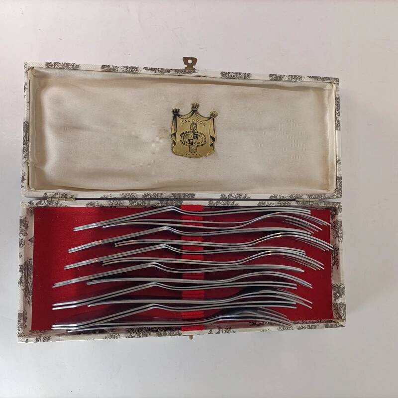 Service à poisson vintage 24 pièces avec coffret toile de Jouy – métal