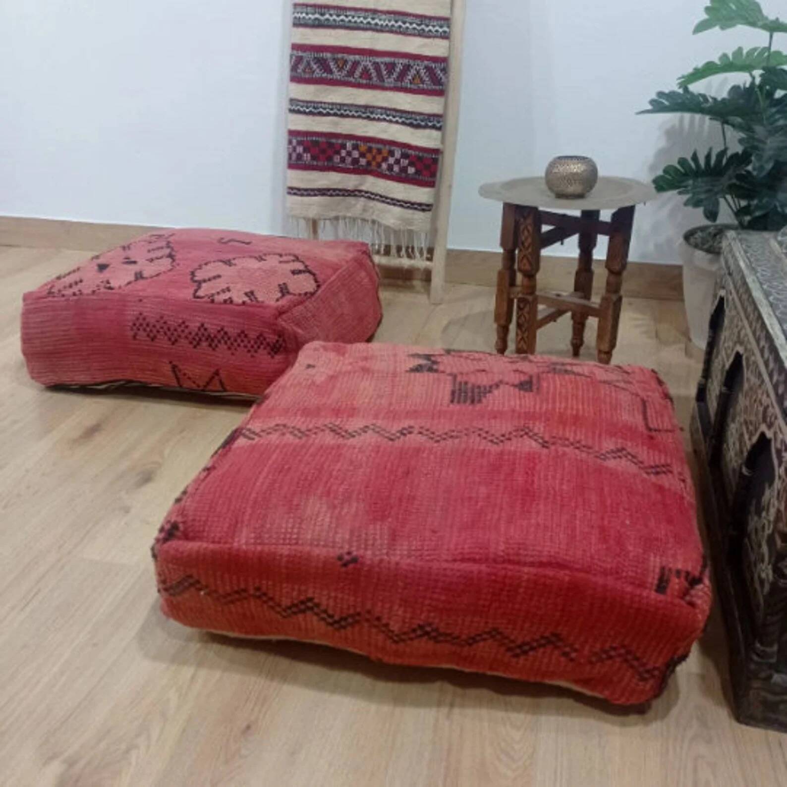 Handmade Berber pouf in wool 60 X 60 X 20 CM