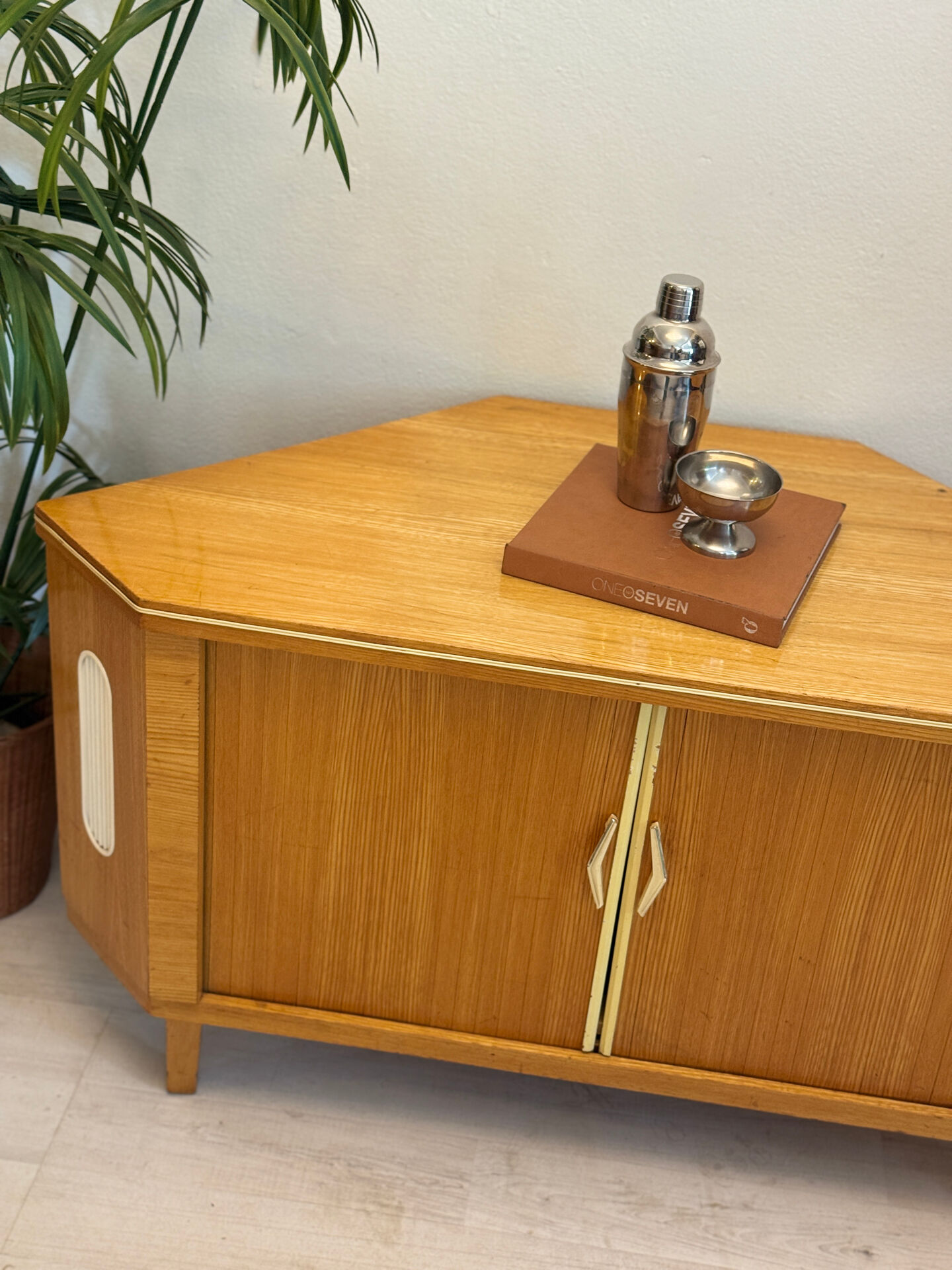 Cabinet de bar vintage « speakeasy »