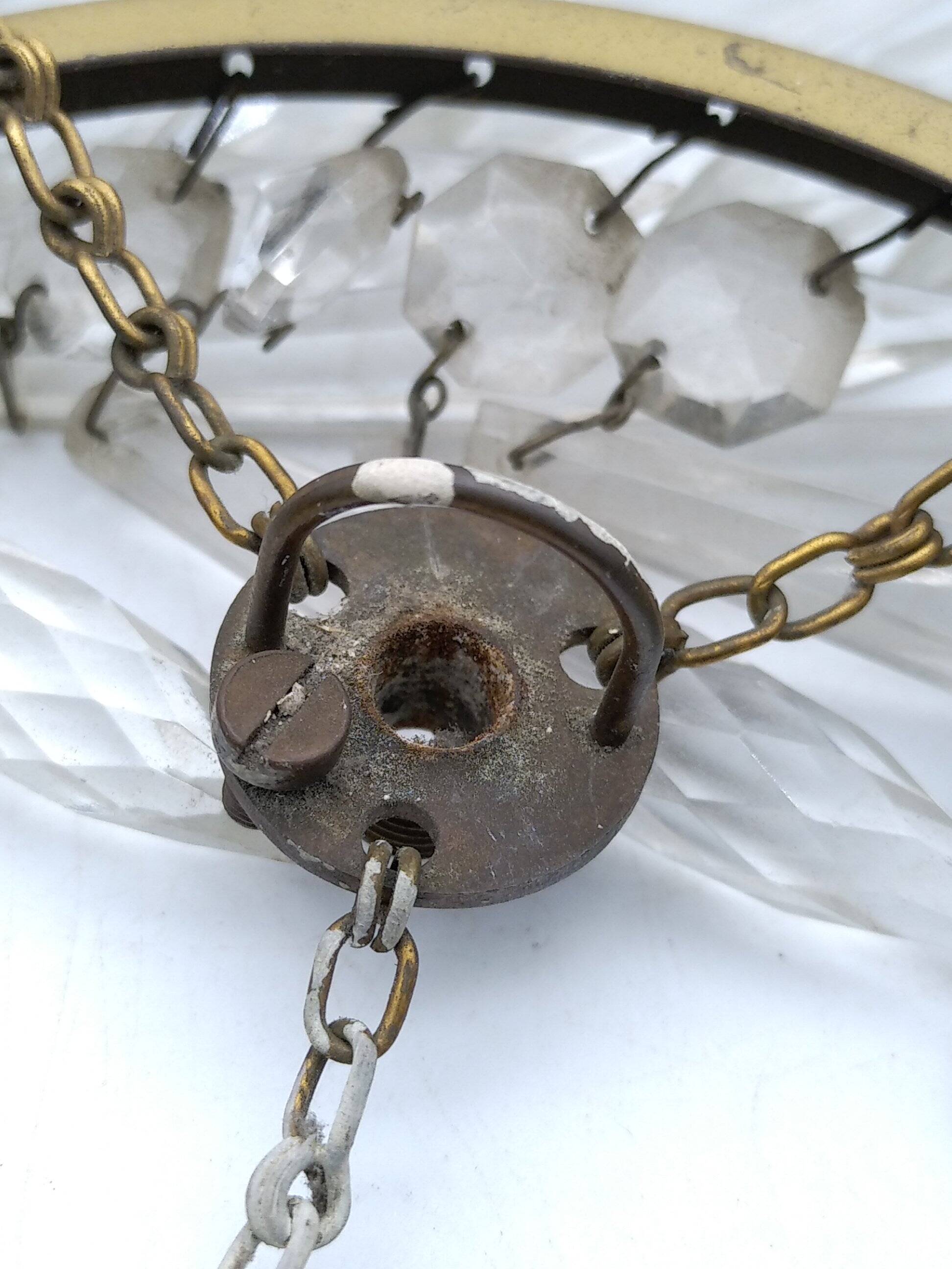 Small icicle tassel chandelier. Not electrified.