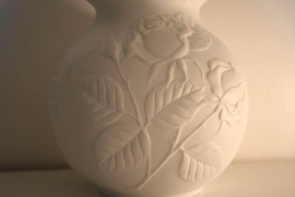 Vase kaiser M.Frey porcelain biscuit pattern pink pattern