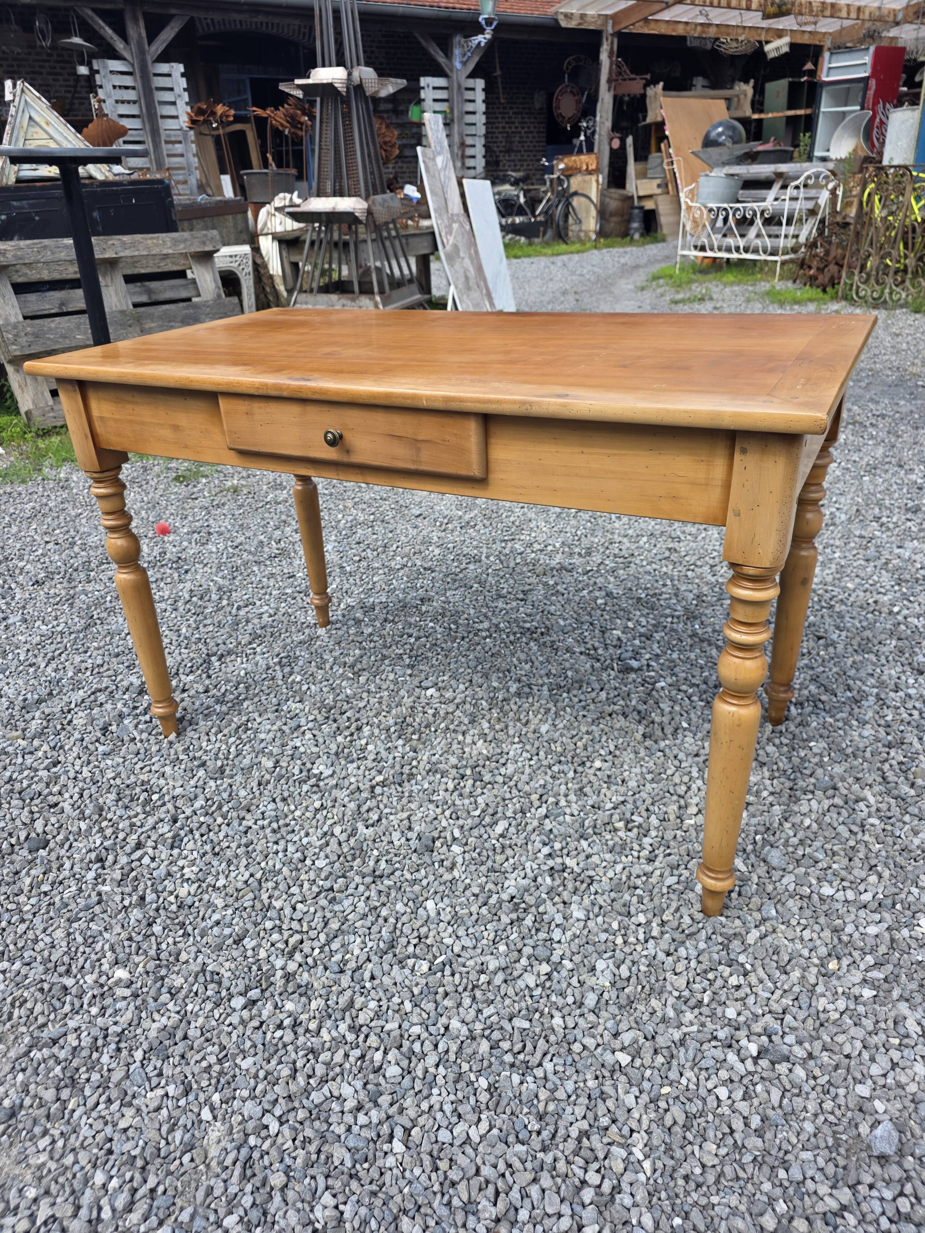 Bureau style Louis Philippe en merisier massif