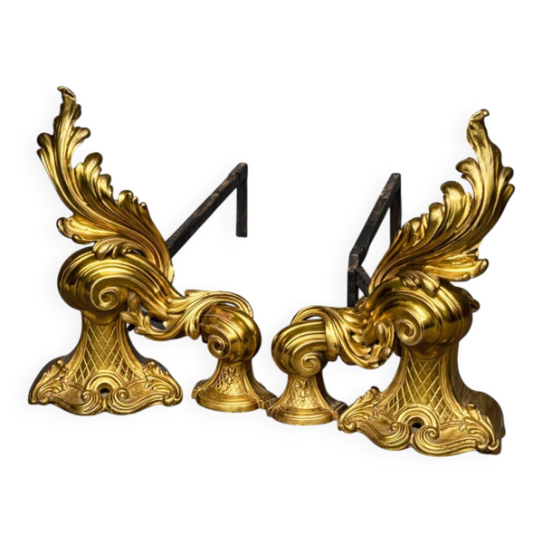 Porte-bûches en bronze doré massif.