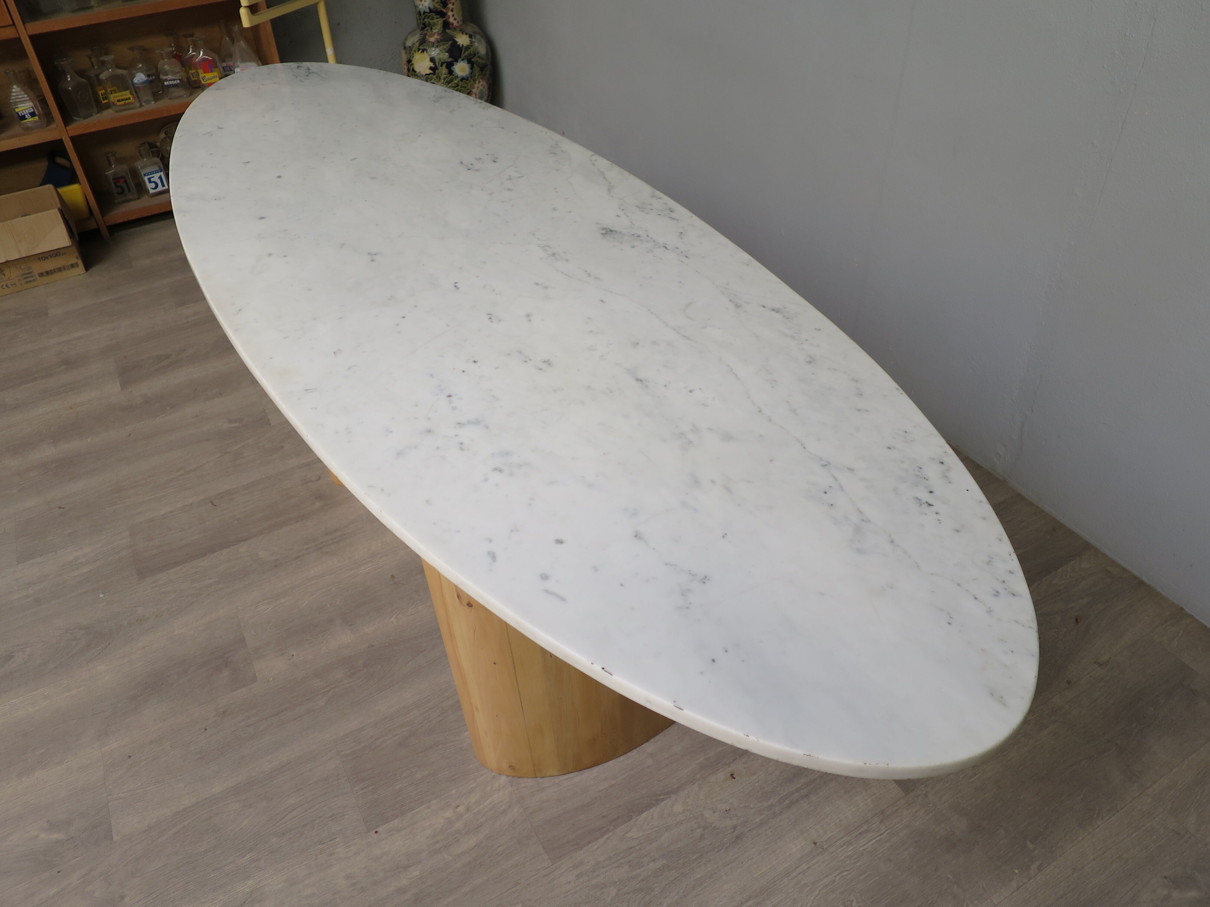 Oval table in Carrara marble and wood