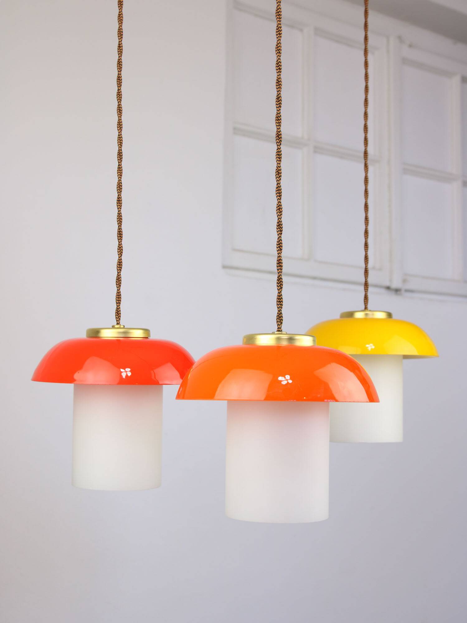 Lampes suspendues en verre et laiton en forme de champignon des années 50, ensemble de 3