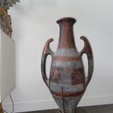 Ancient Kabyle amphora in terracotta.