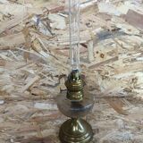 Ancienne lampe pétrole piédestal laiton & corps verre