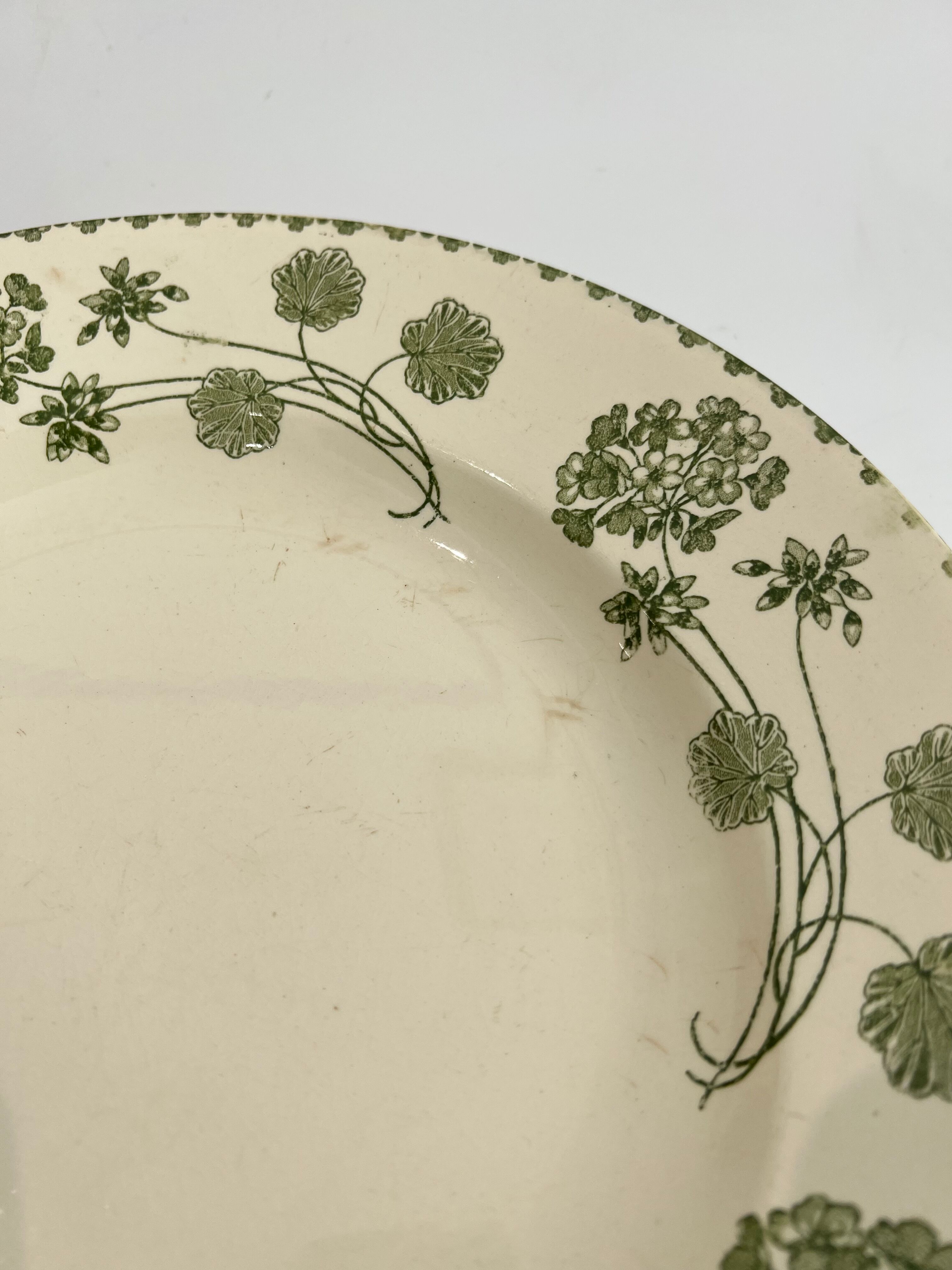 Round dish geranium sarreguemines