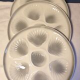 Suite of 12 oyster plates