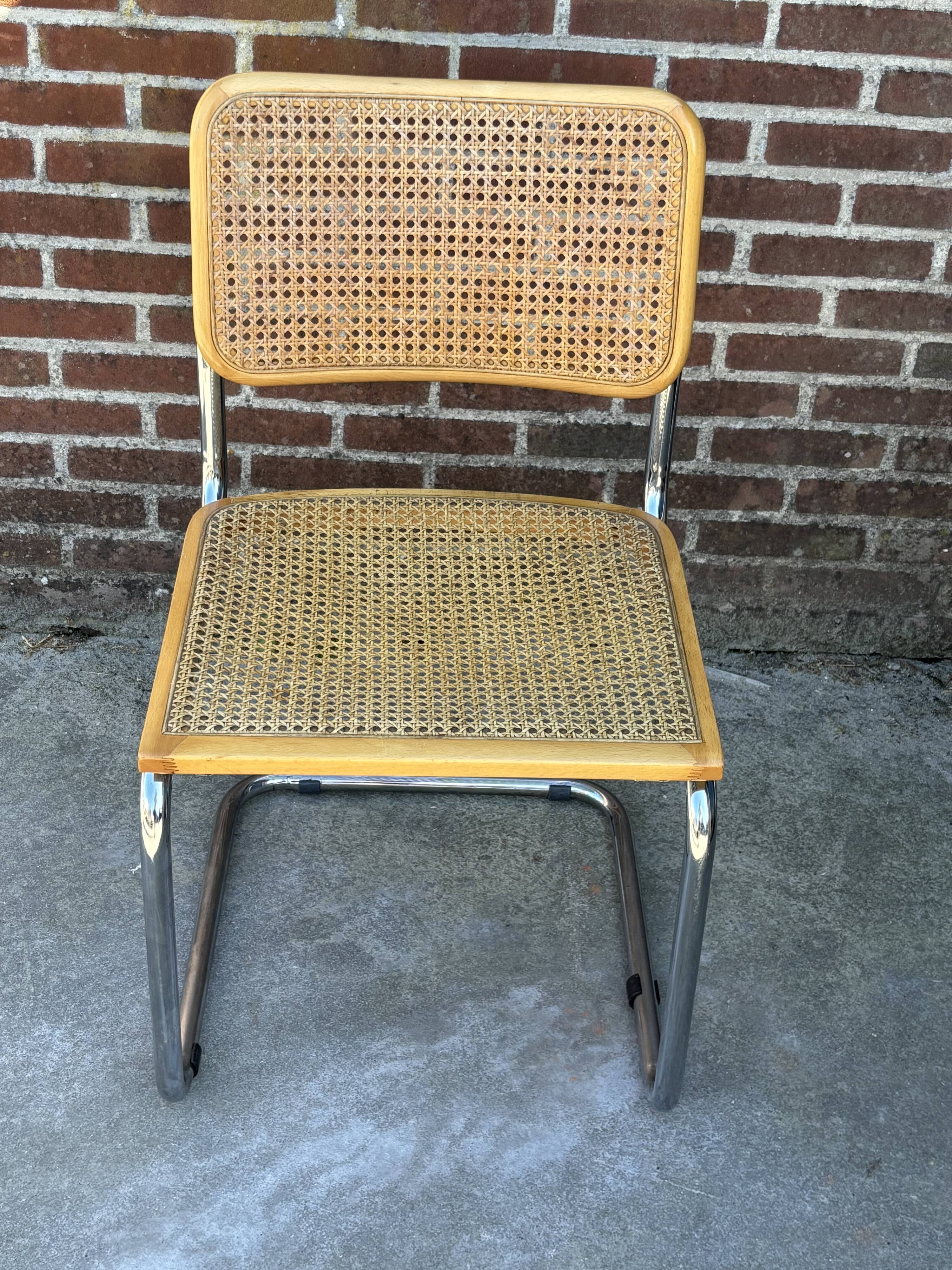 Ensemble de 4 chaises Cesca B32 conçues par Marcel Breuer design fabriqué en Italie
