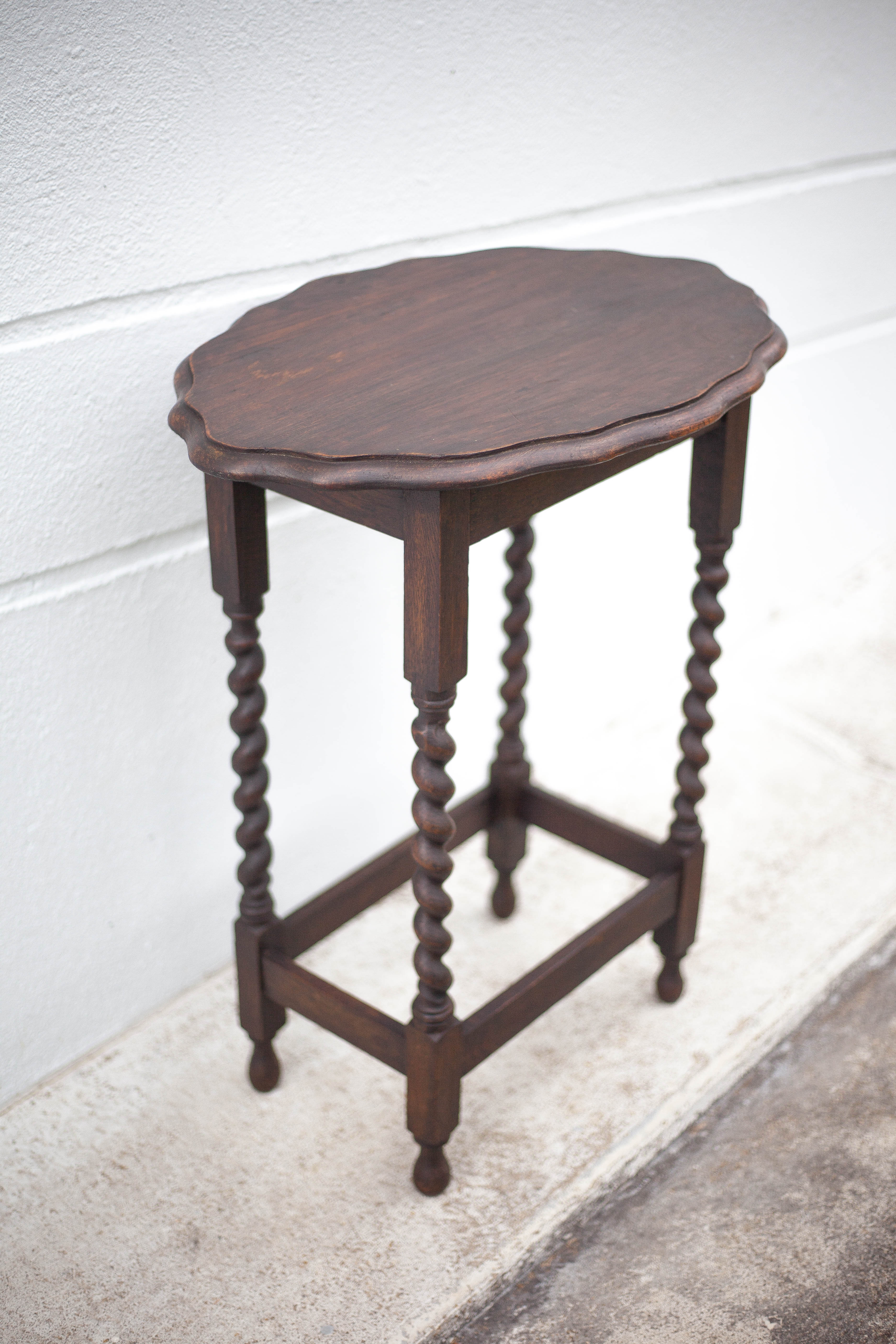 Table bois pieds tournés, table console bois, table ovale, sellette, porte-plante