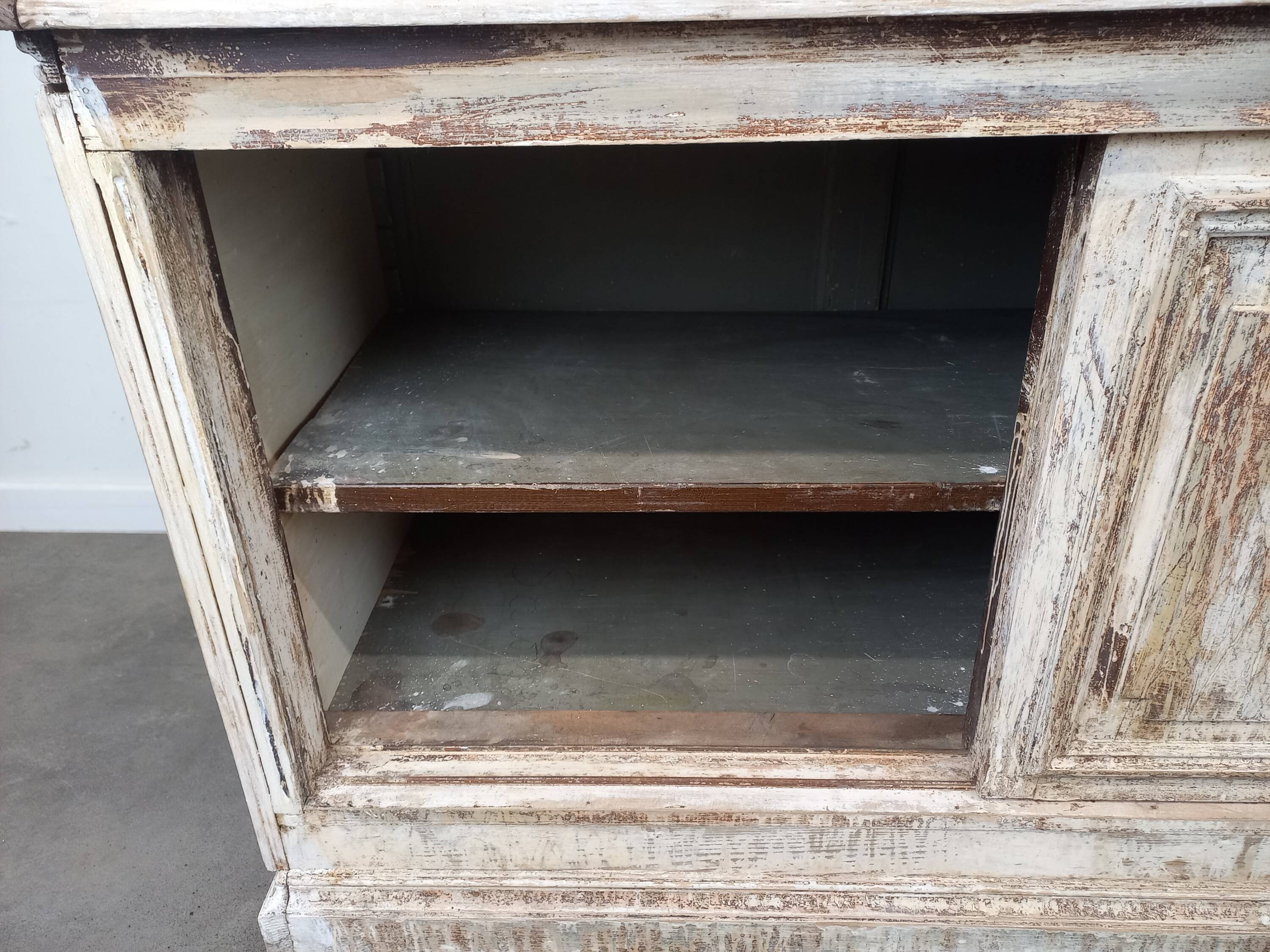 patinated store bank