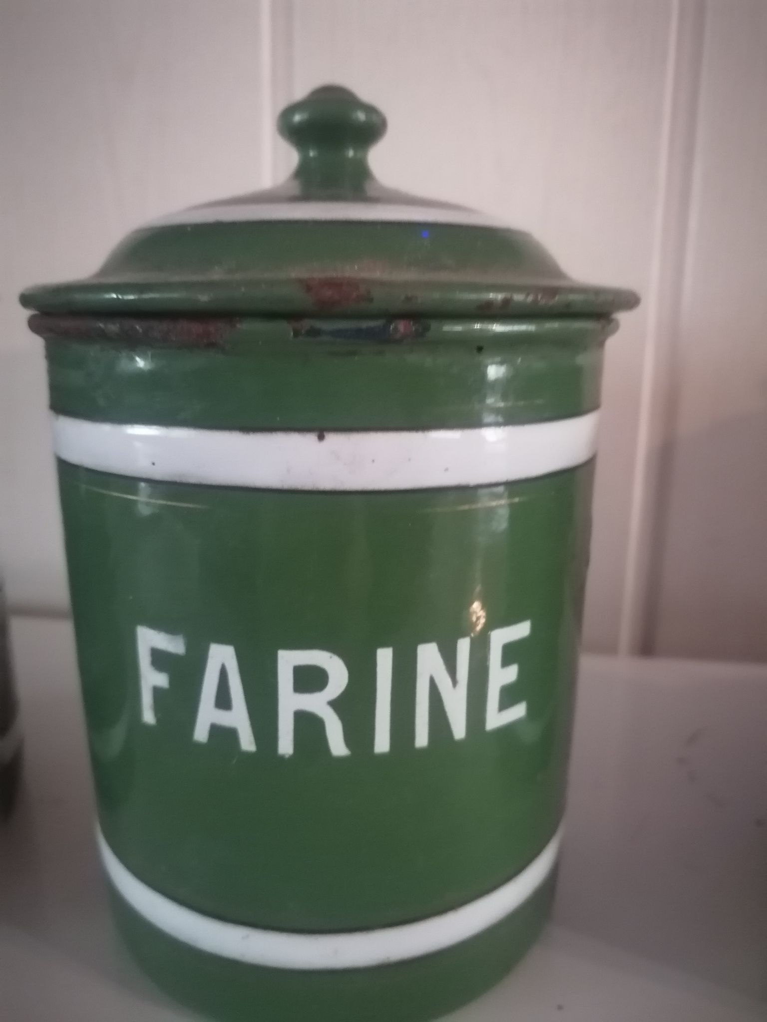 Set of 6 old enamelled jars with 6 trundle lids