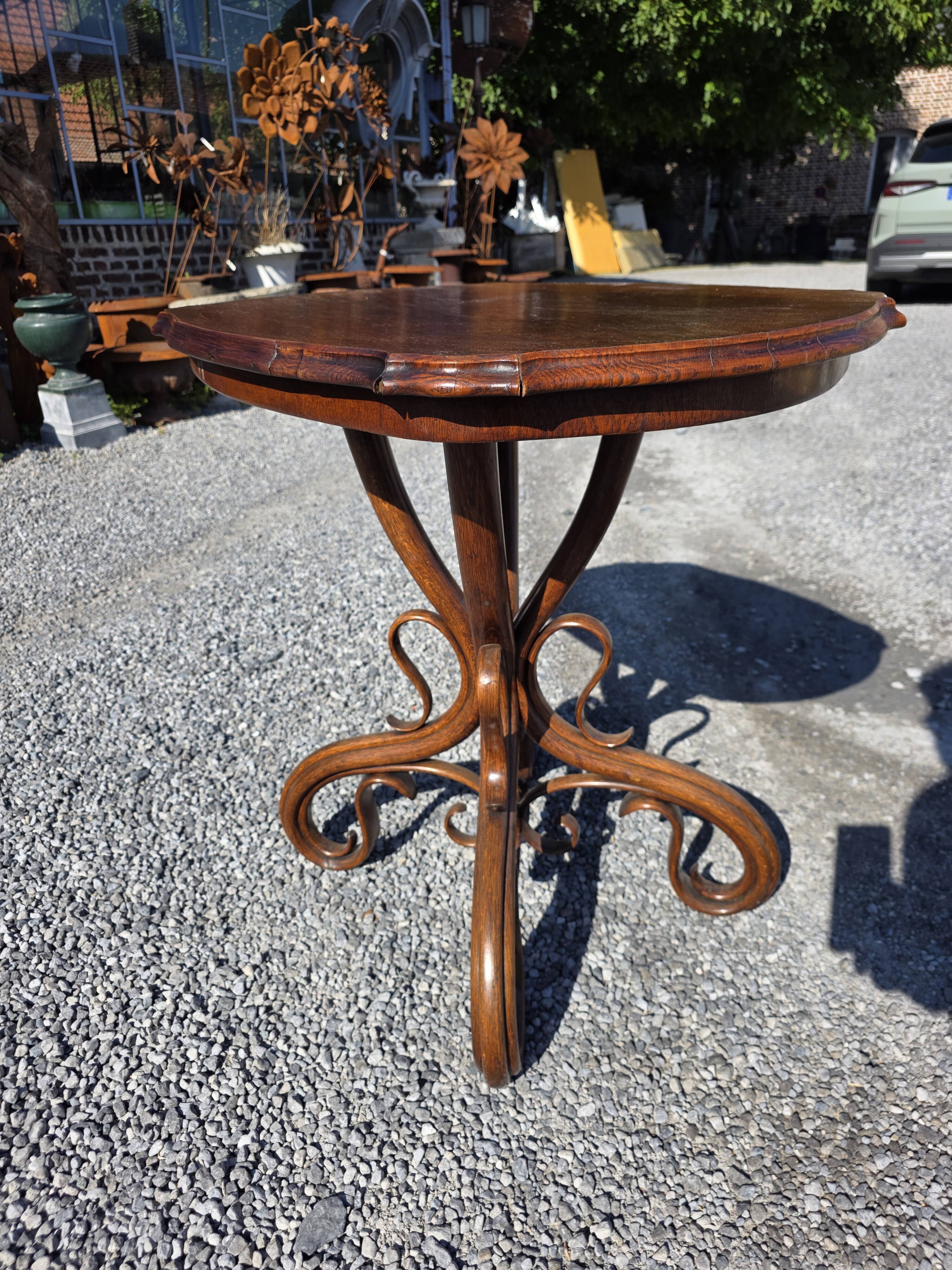 Thonet No. 1 curved wooden side table from the 19th century.