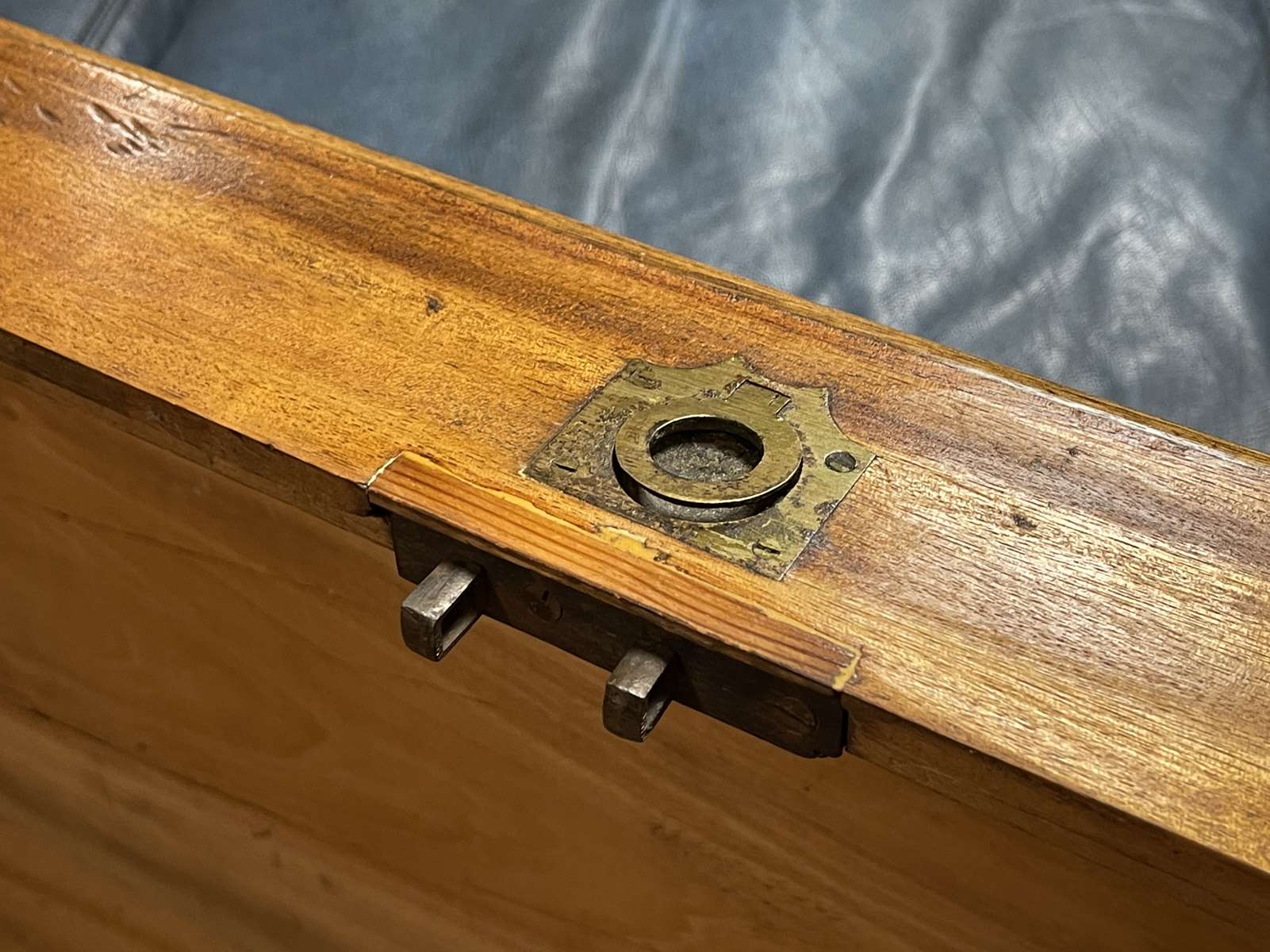 1930s English oak dressing table with beveled oval mirror
