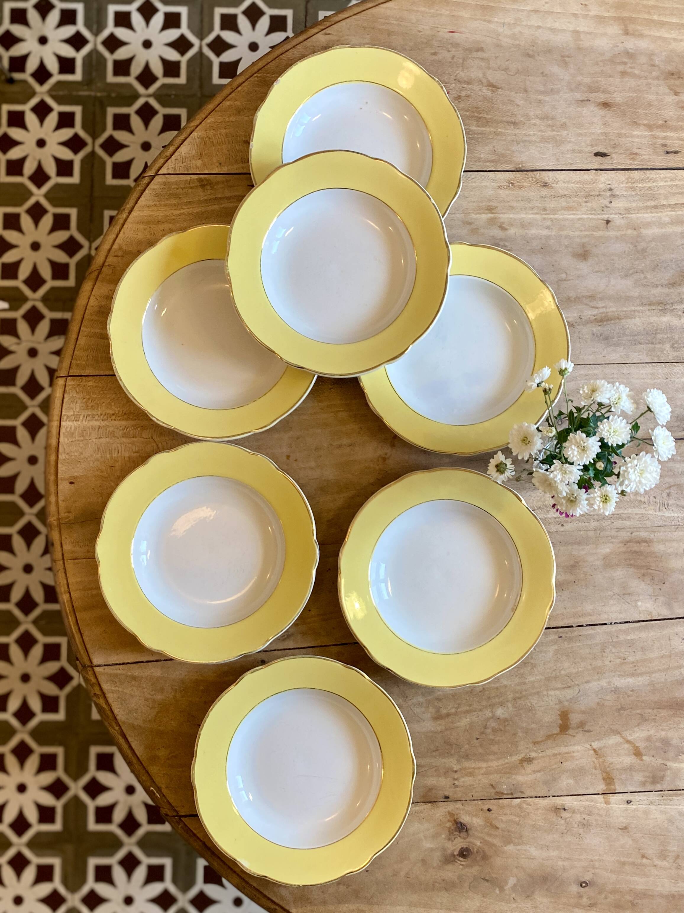 Lot de 7 assiettes creuses vintage modèle Jonquille de Lunéville