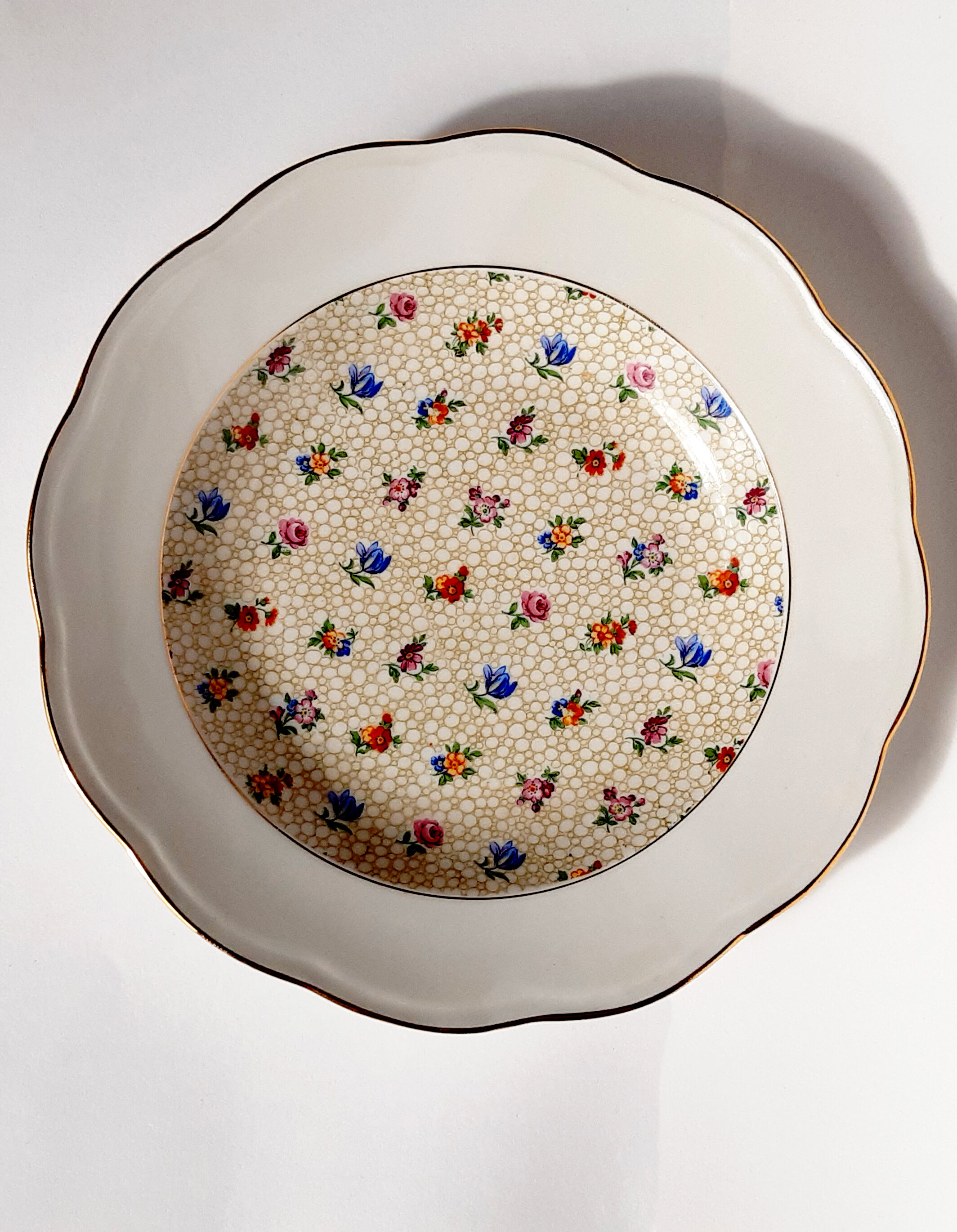 Service of 17 hollow porcelain assietes S.F.P. Société Française de Porcelaine