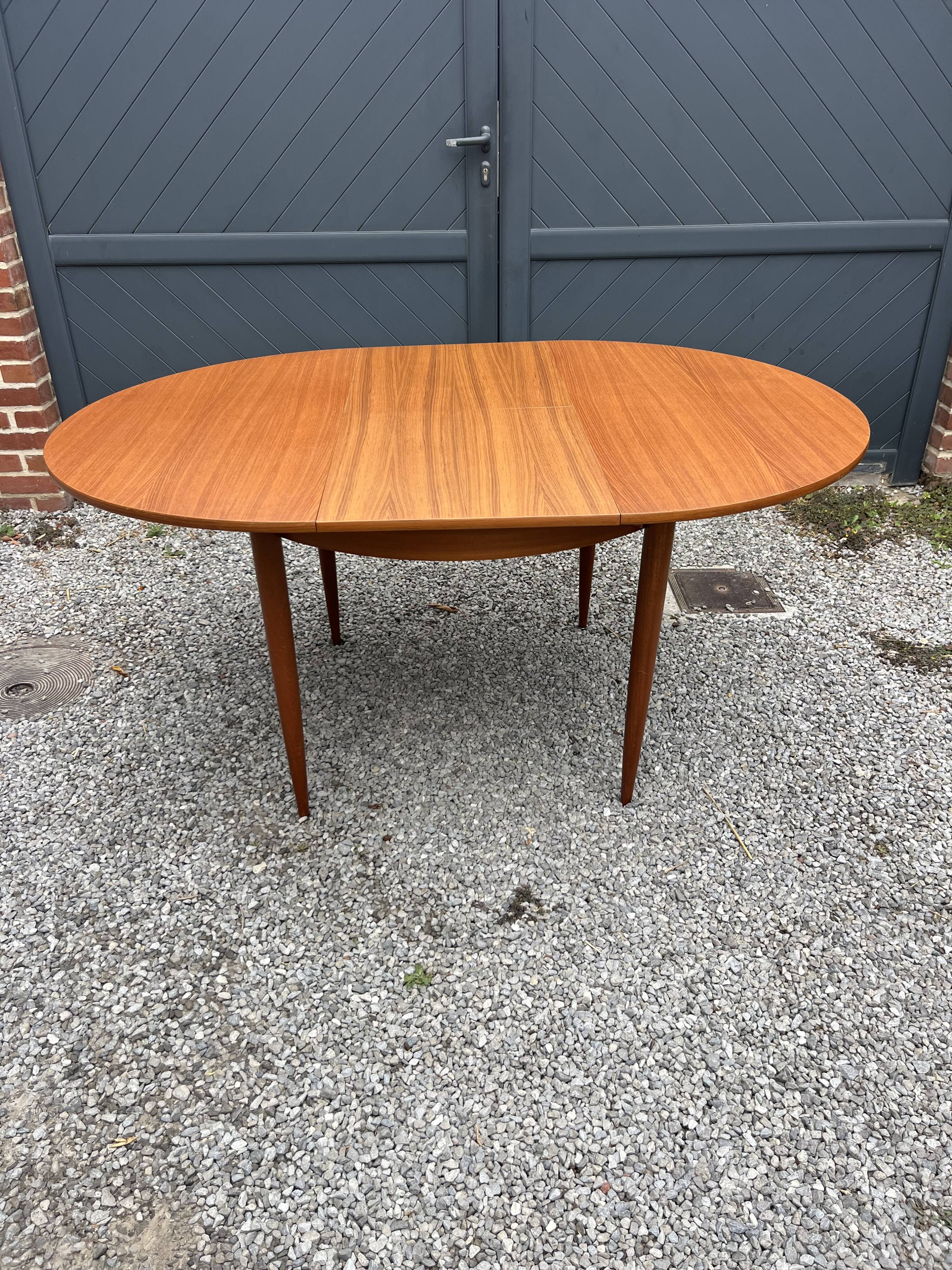 Table ronde en teck extensible design scandinave