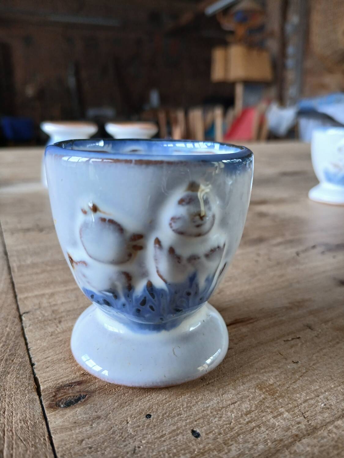 4 ceramic egg cups