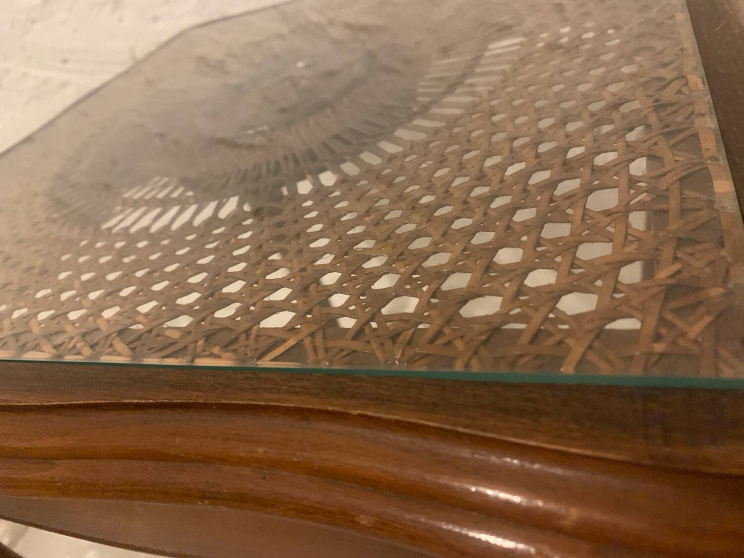 Table d'appoint en bois et osier, années 1940