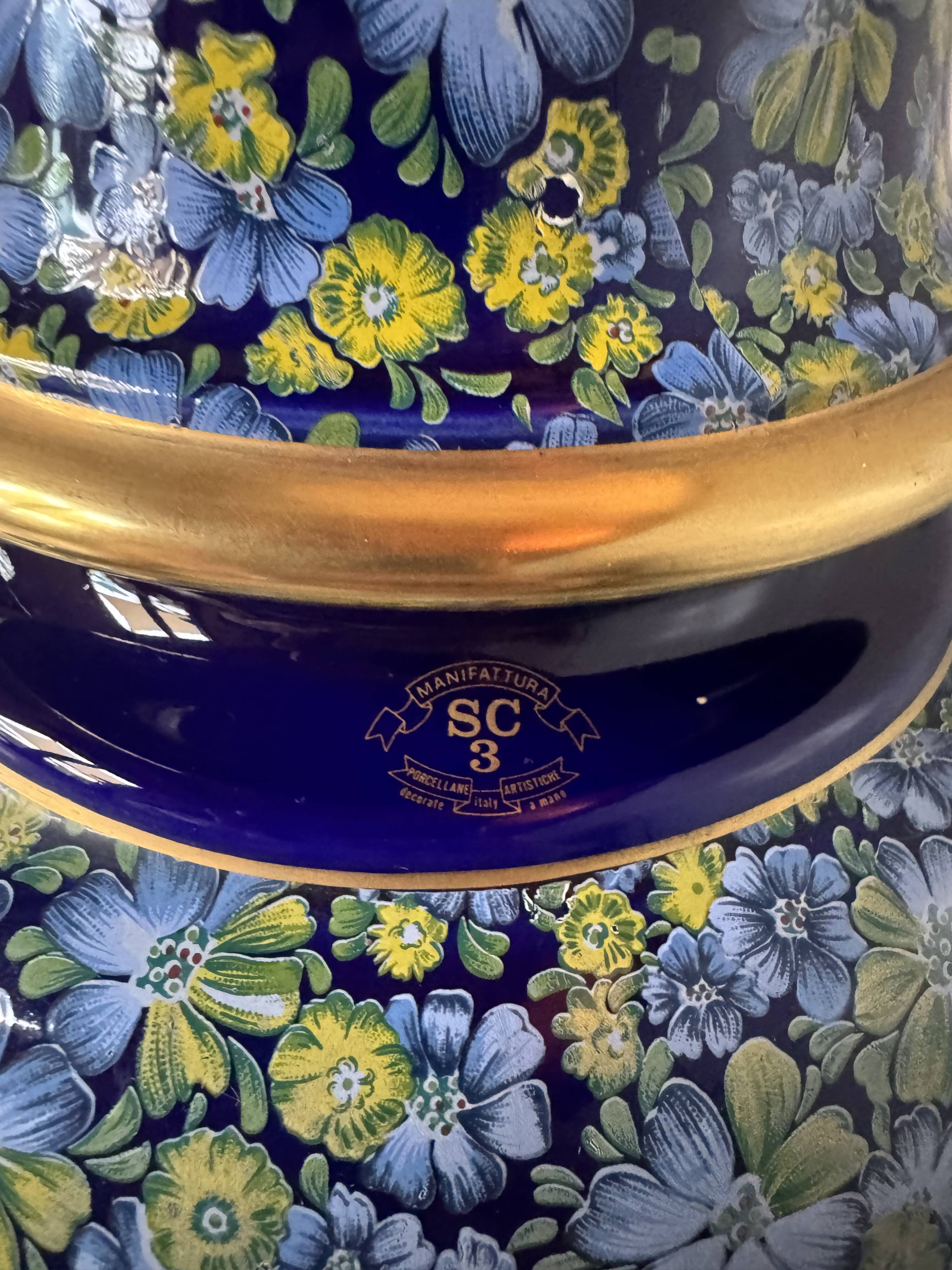 Decorative porcelain vase