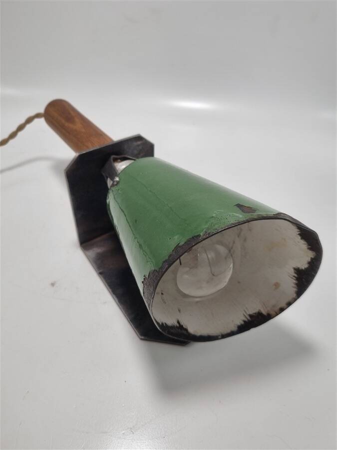 Enamelled sheet metal portable lamp