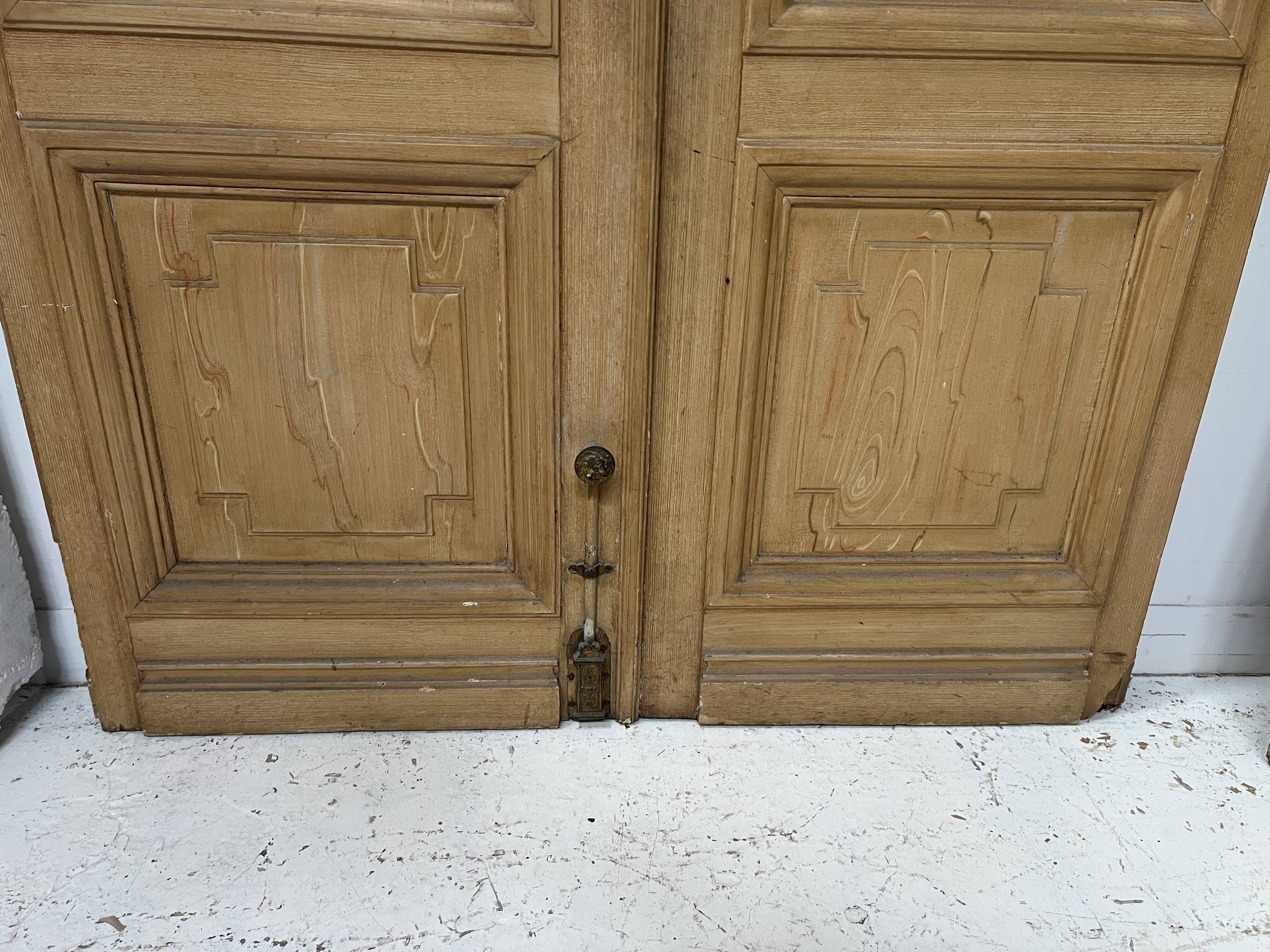 Pair of Haussmann-style double passage doors in patinated oak from the 19th century.