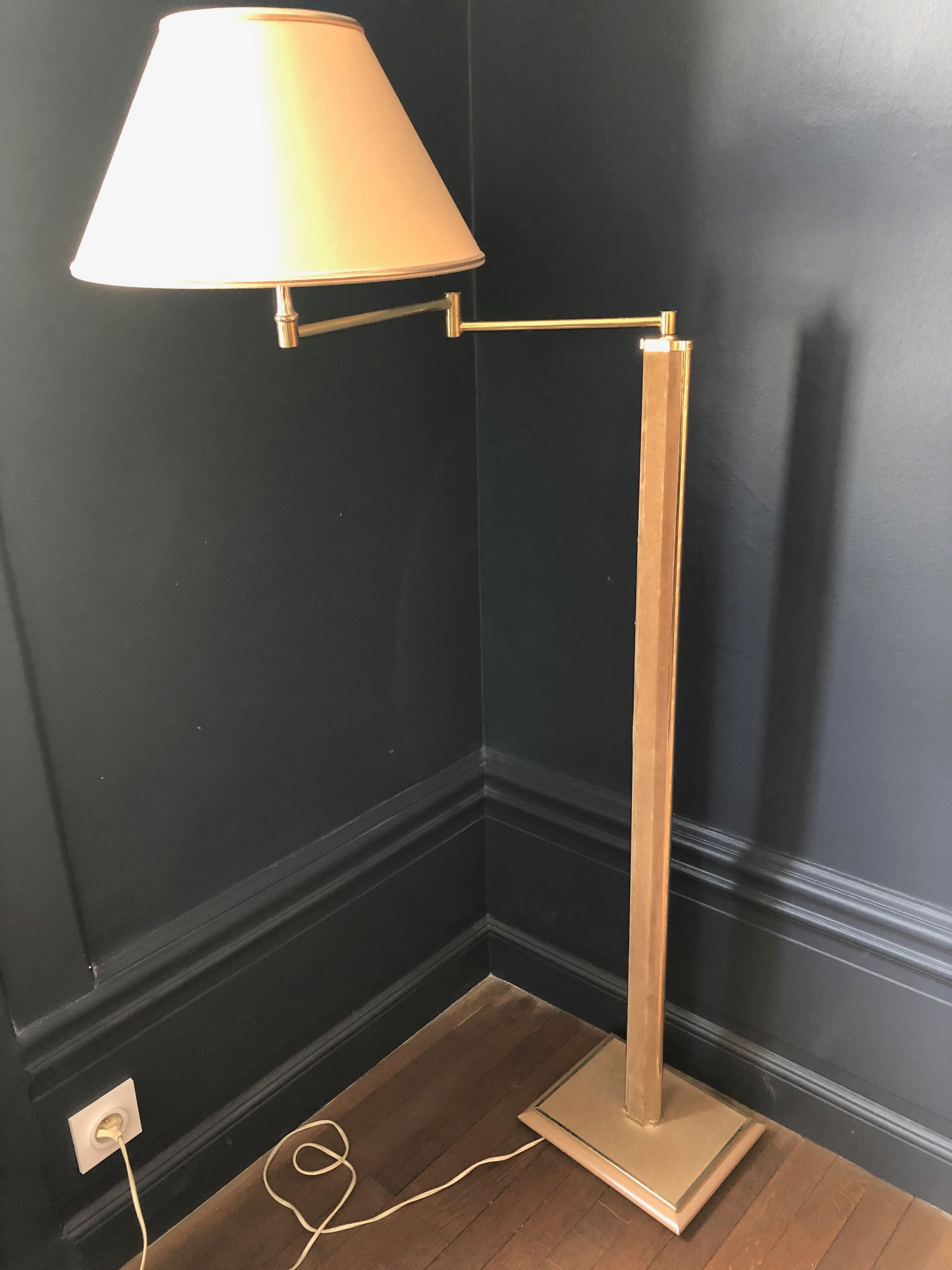 Articulated floor lamp in brass and velvet