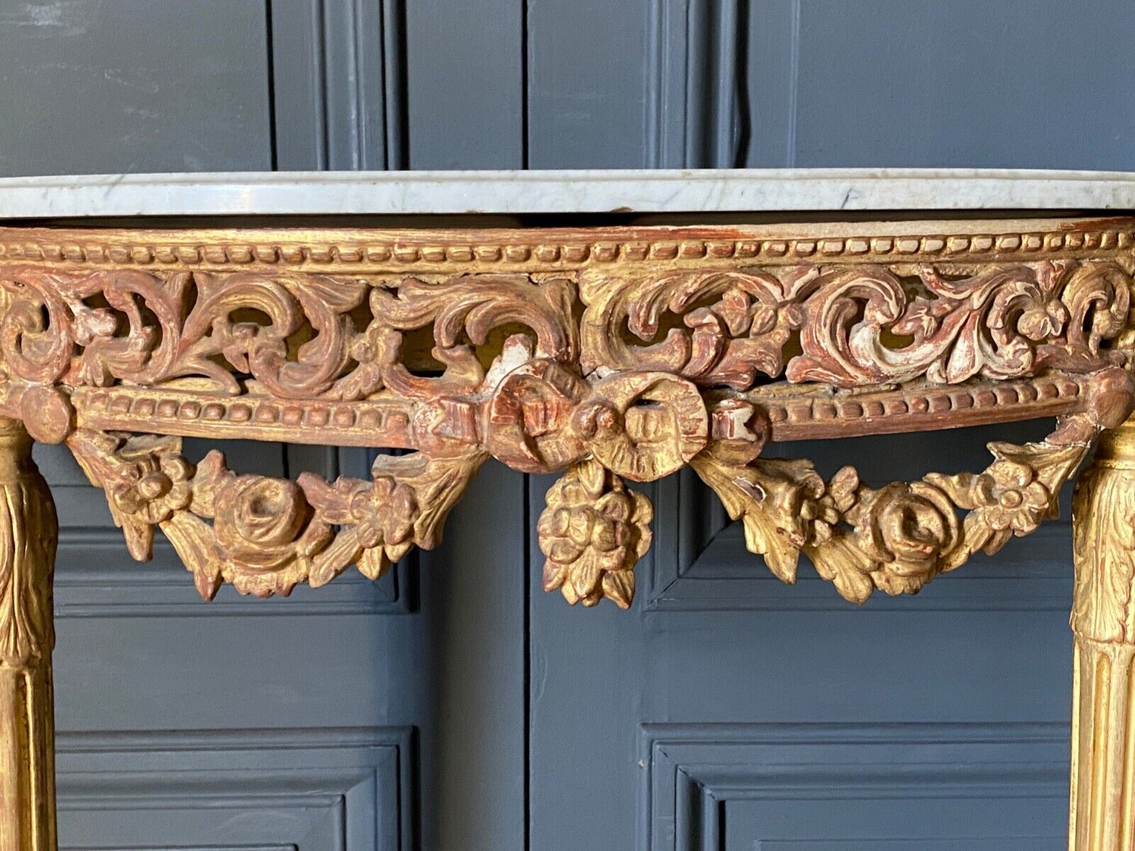 Console XVIII wooden gold louis xvi white marble flower falls