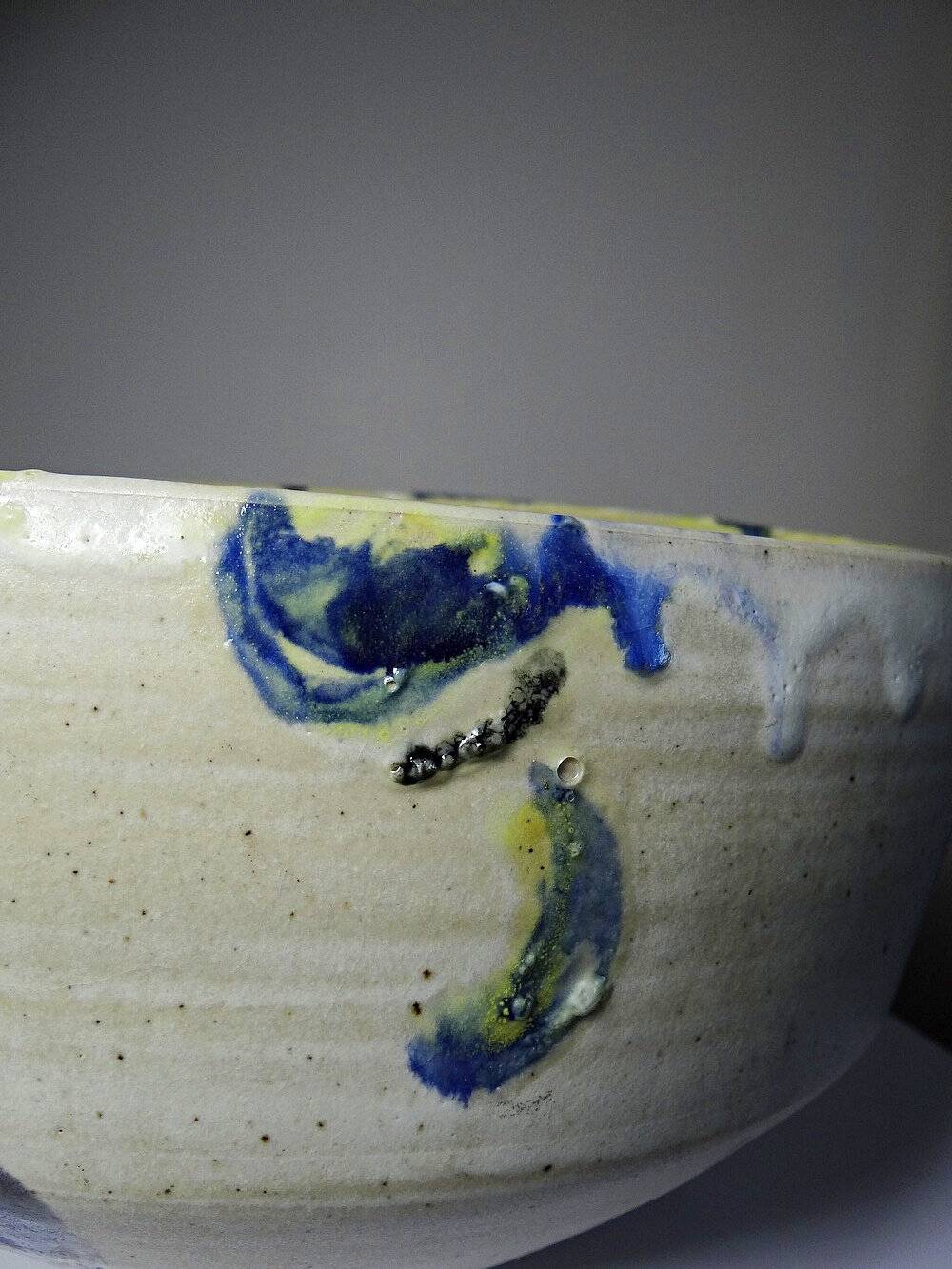 Large hand-turned stoneware salad bowl, signed, vintage from the 80s to 2000s.
