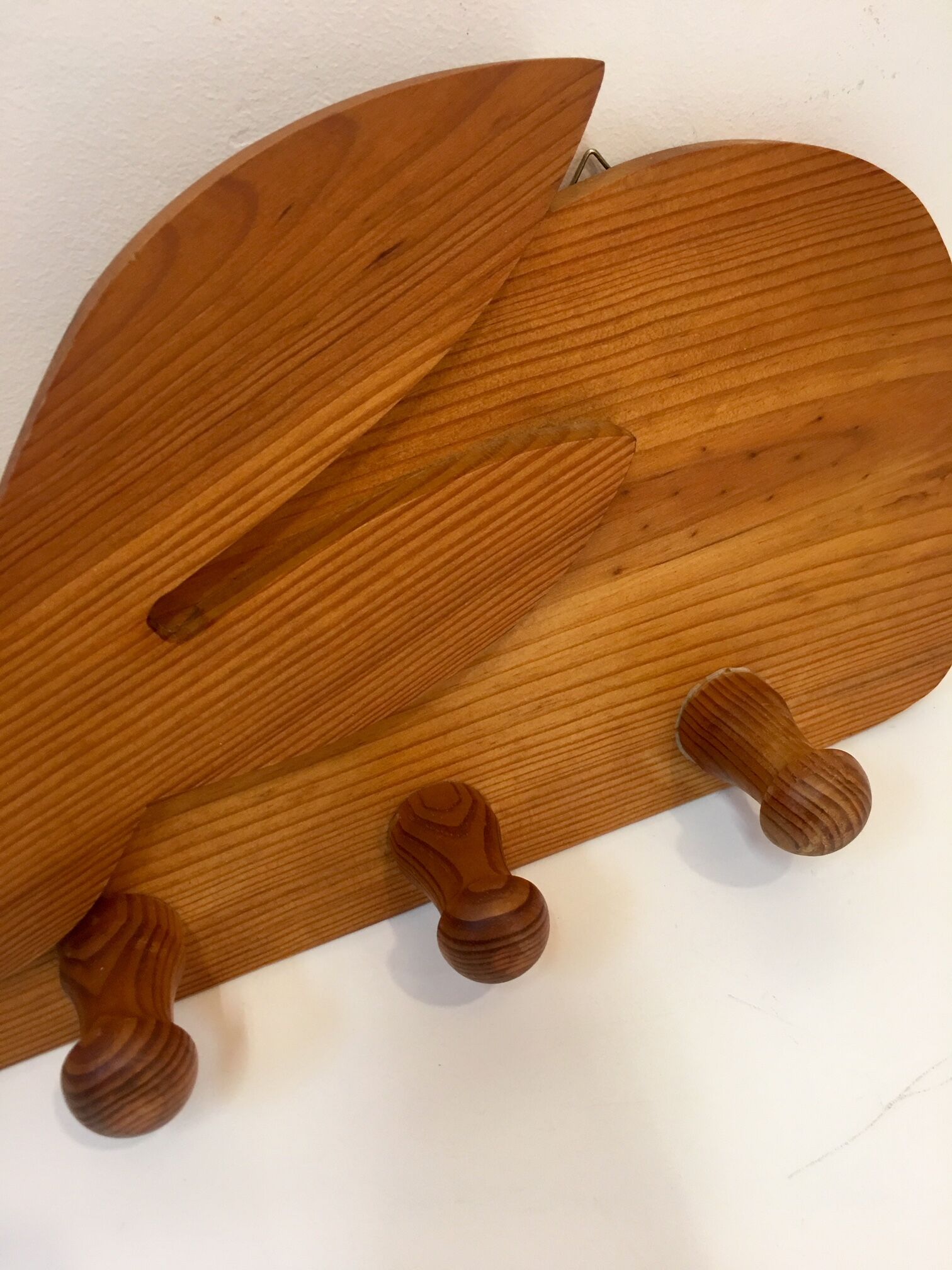 80s rabbit coats holder