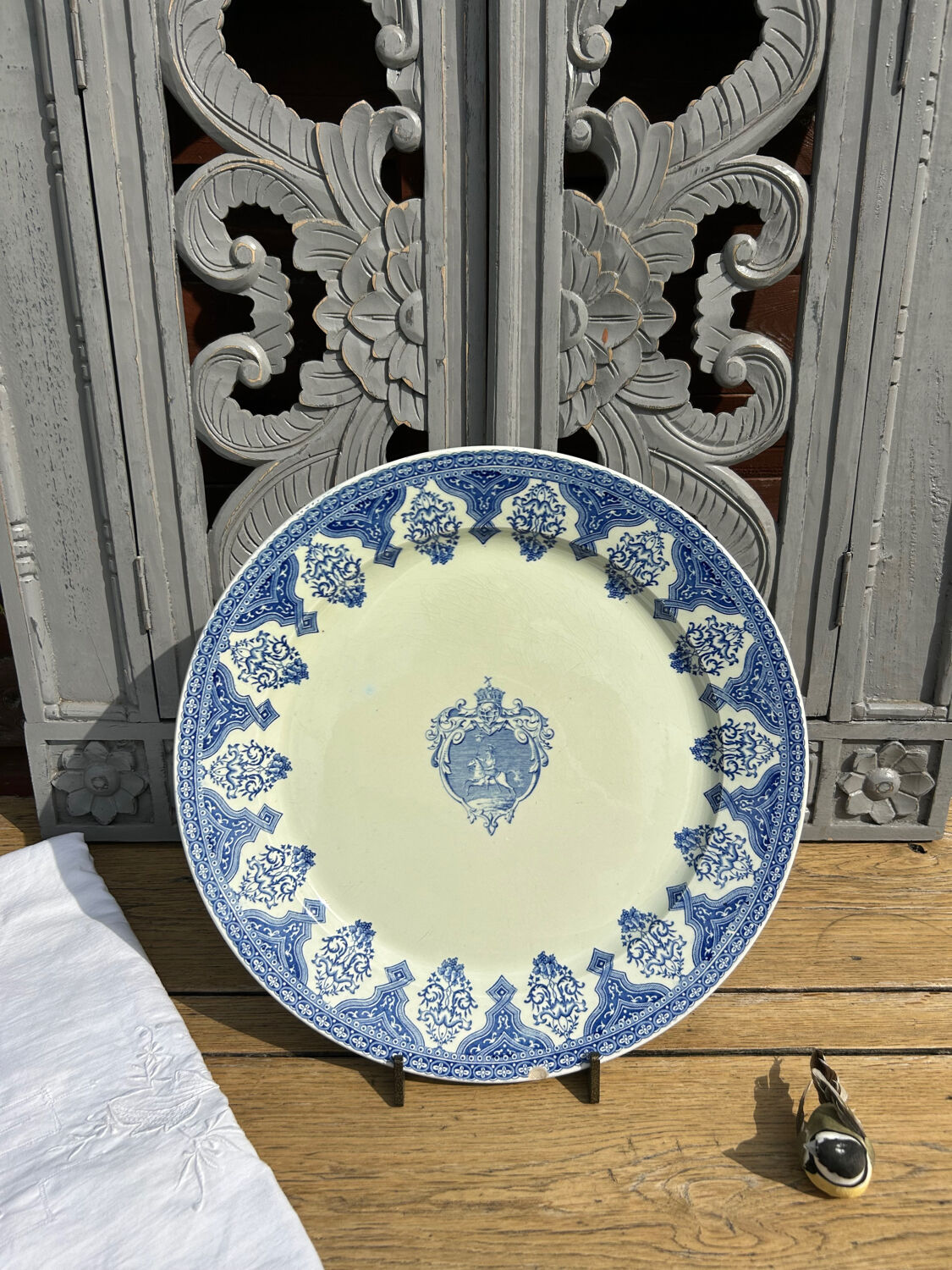 Large round dish Coat of arms Gien