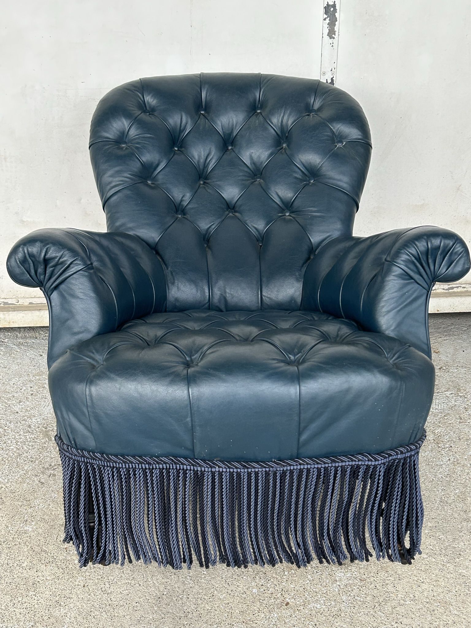 Armchair Napoleon III leather Chesterfield way, late nineteenth