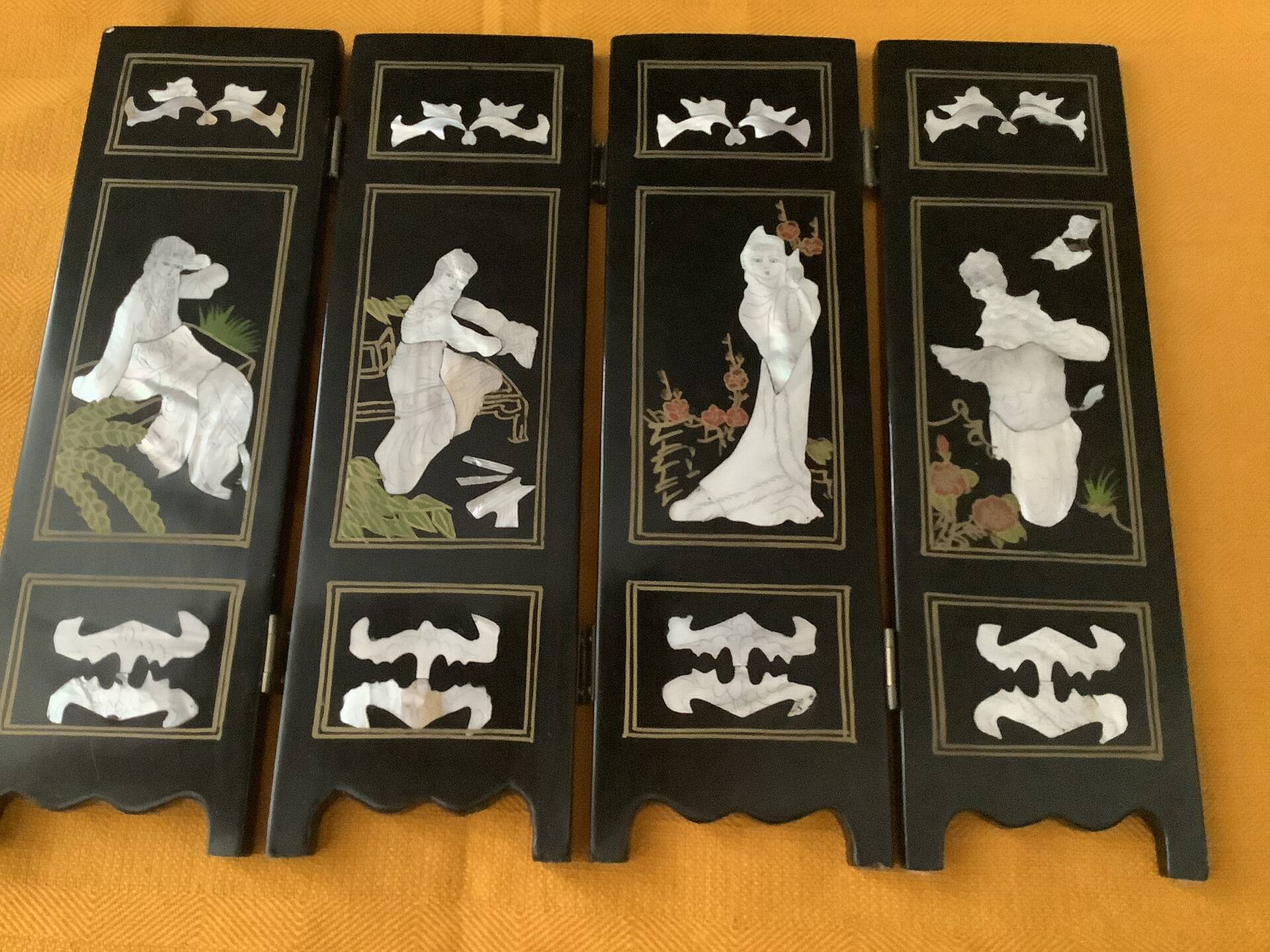 Mini Chinese folding screen Lacquered wood + inlays