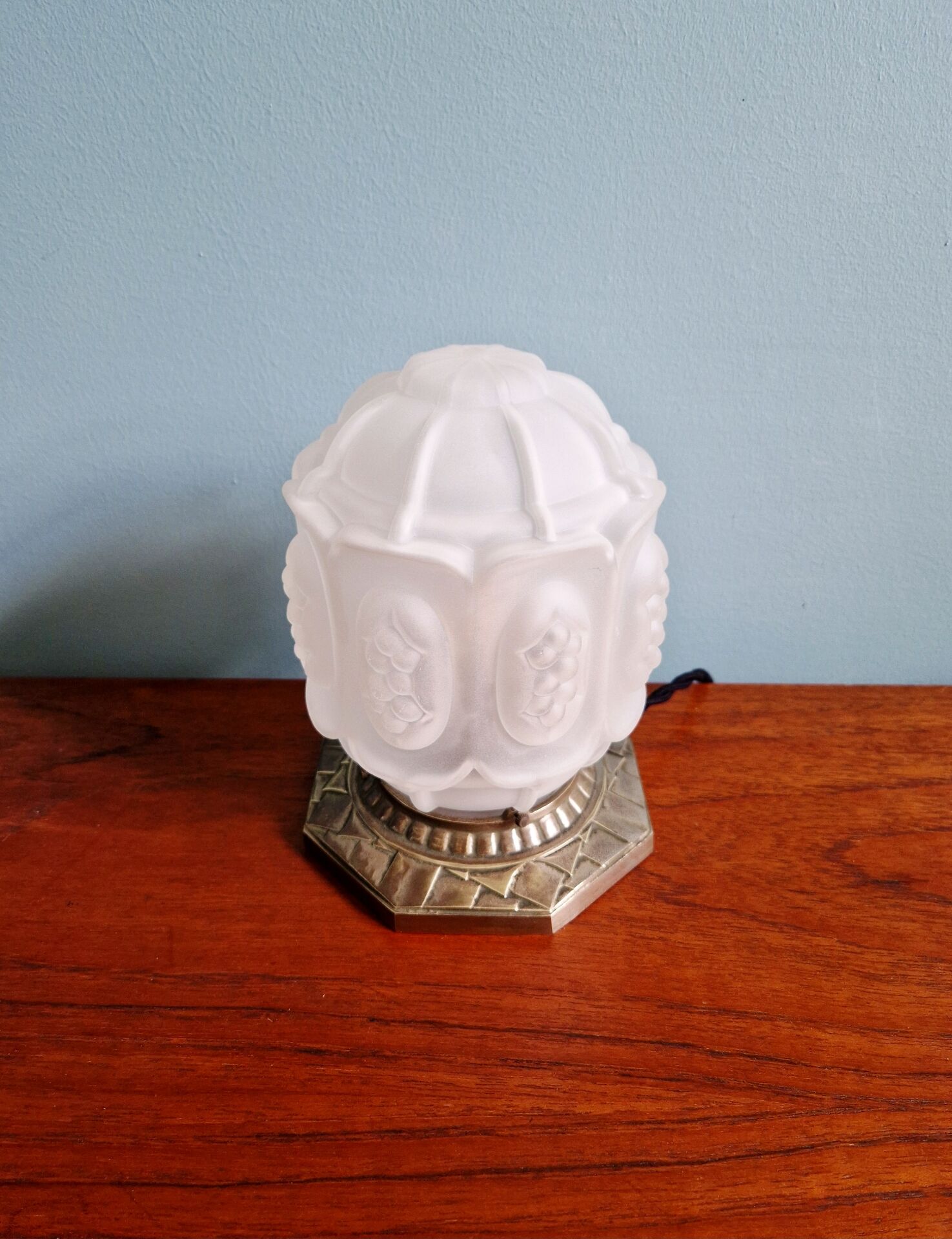 Art Deco night light in nickel-plated bronze and frosted glass, 1920.