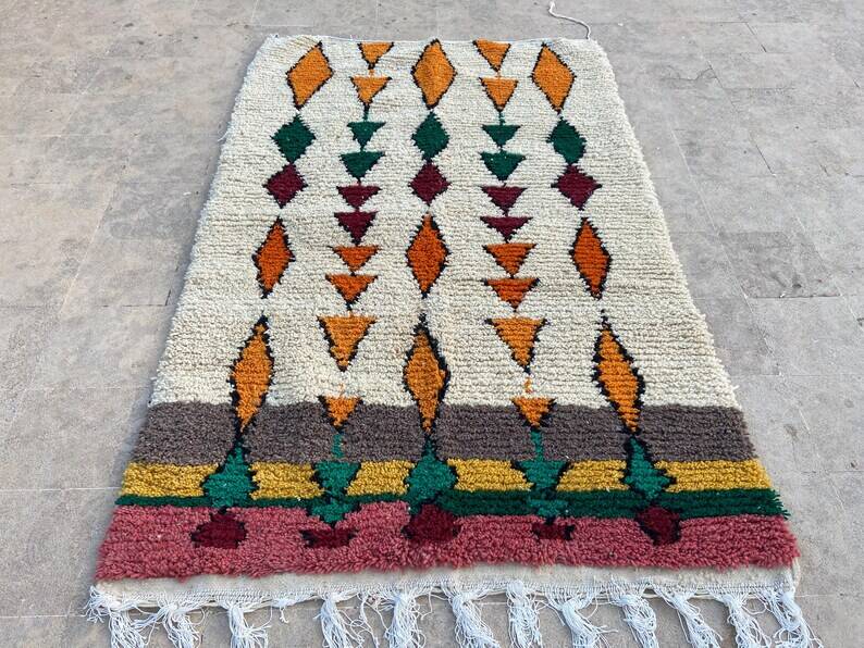 Traditional wool rug 250cm x 150cm