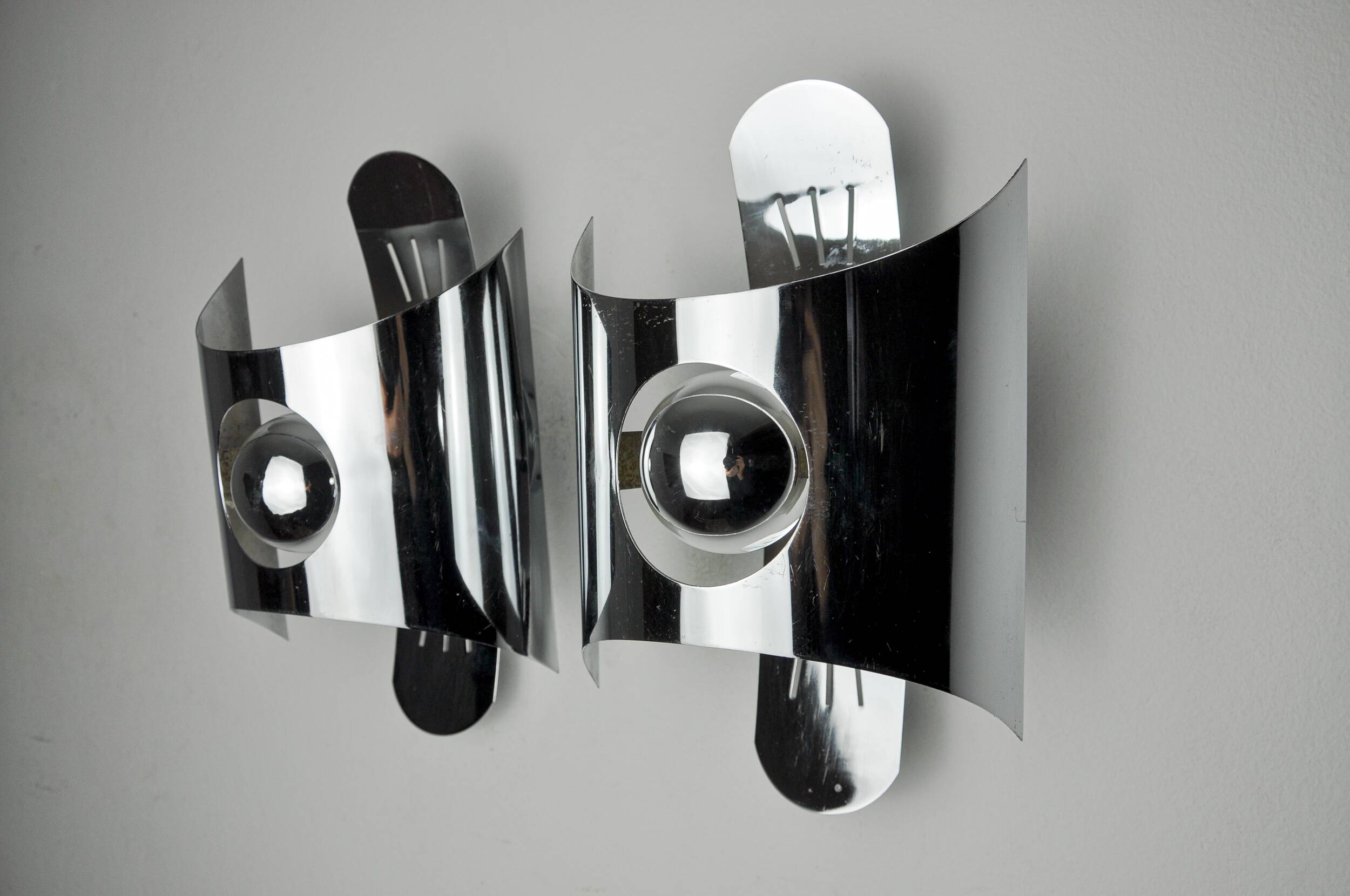 Pair of space age wall lights, chromed metal, Italy, 1970