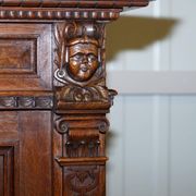 Armoire hollandaise sculptée à la main années 1940